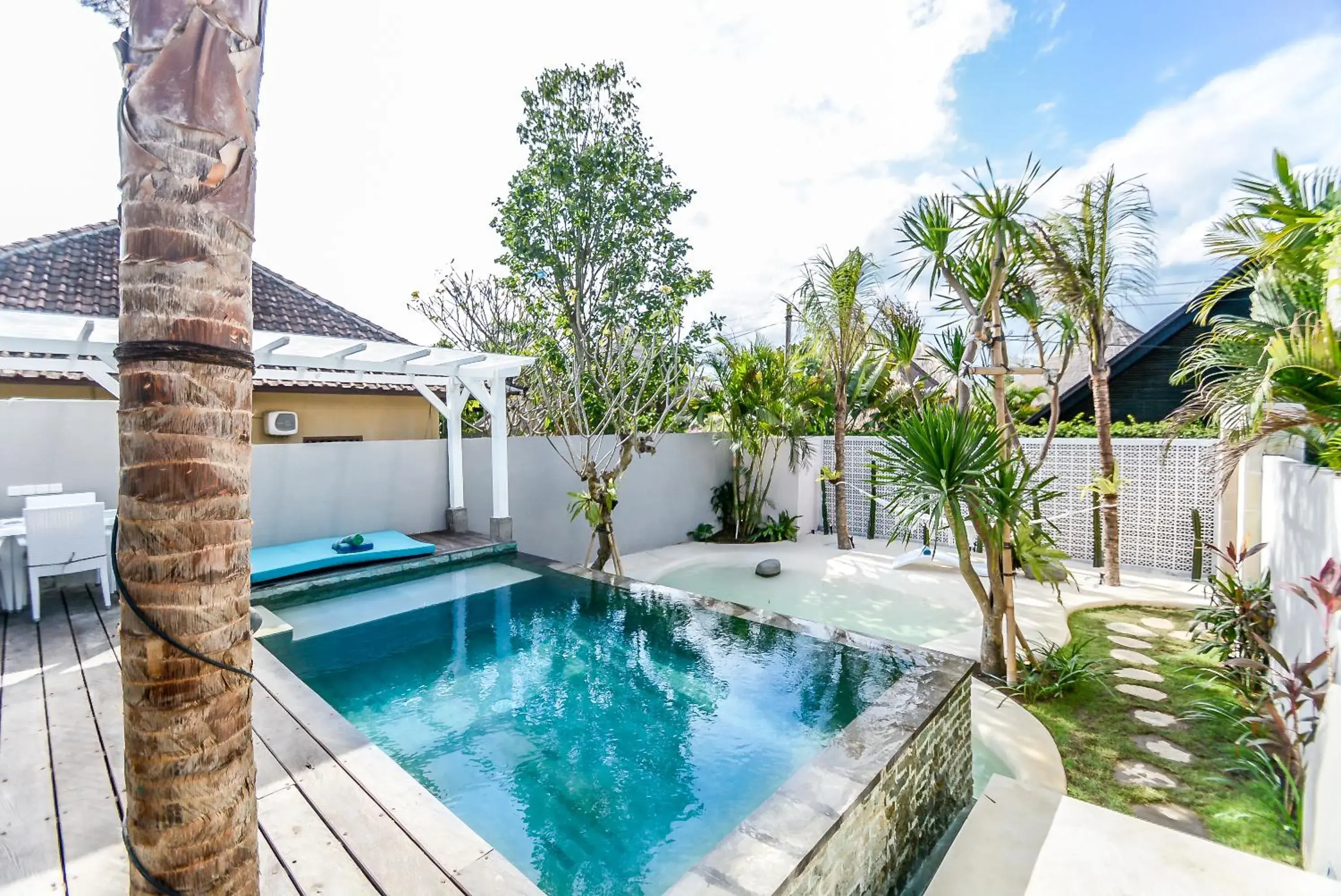 Garden view in Mahi Mahi Villa & Suites Garden view in Mahi Mahi Villa & Suites