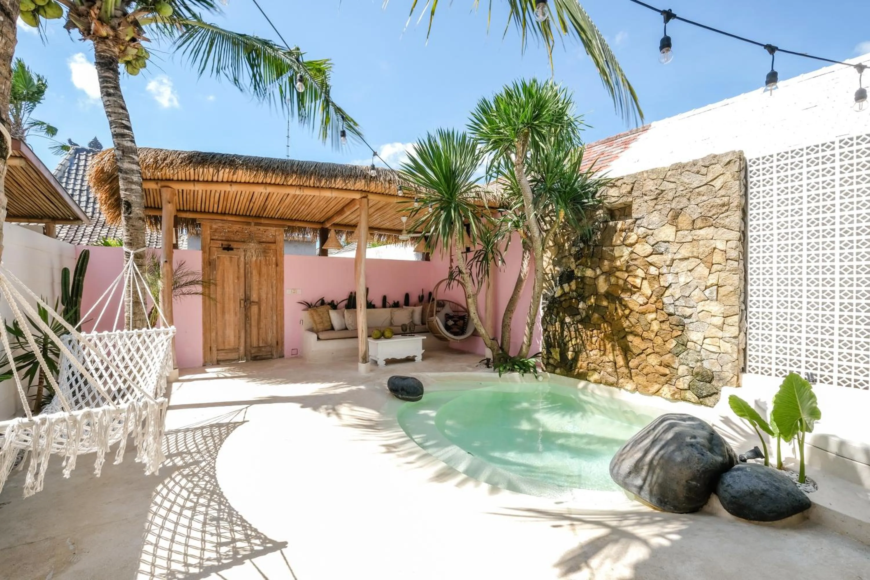 Swimming pool in Mahi Mahi Villa & Suites