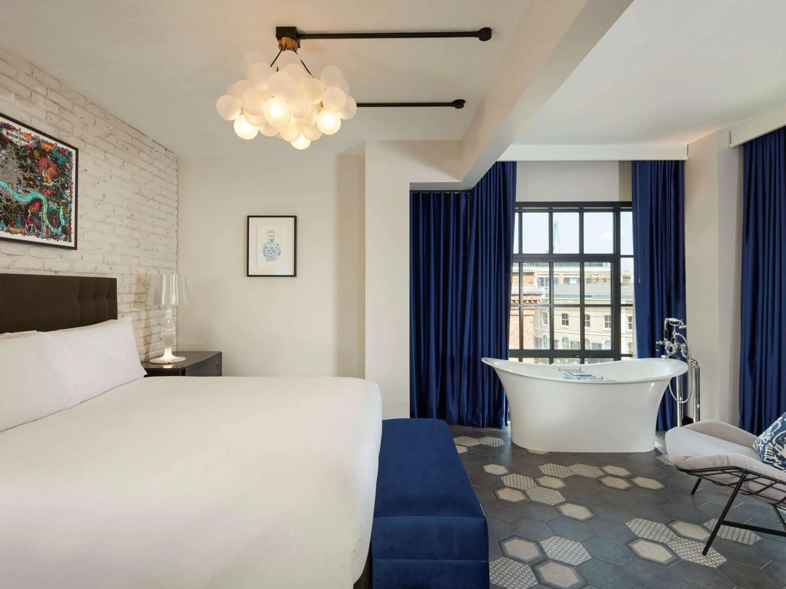 Photo of the whole room, Bed in Mondrian London Shoreditch