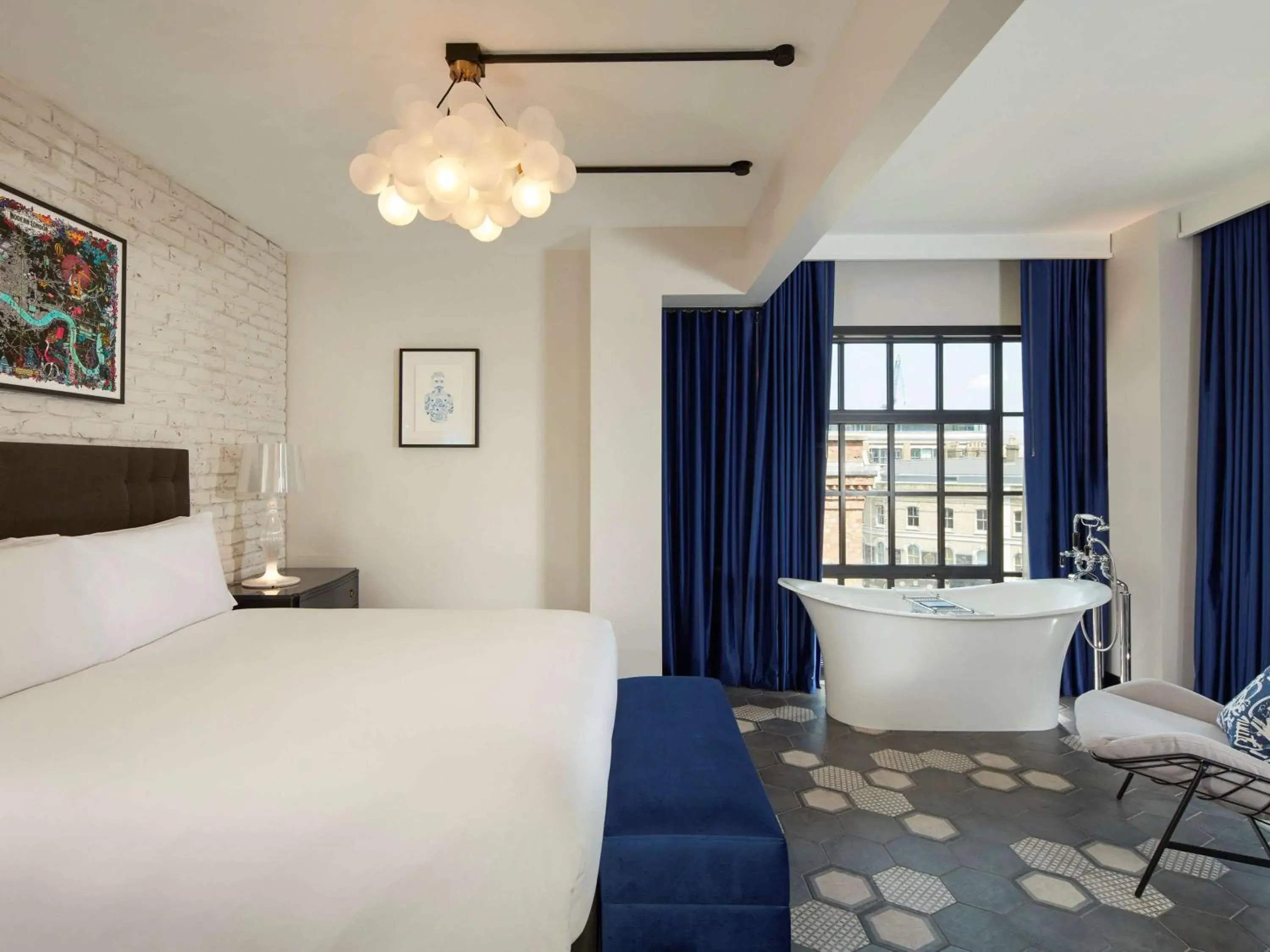 Photo of the whole room, Bed in Mondrian London Shoreditch Photo of the whole room, Bed in Mondrian London Shoreditch