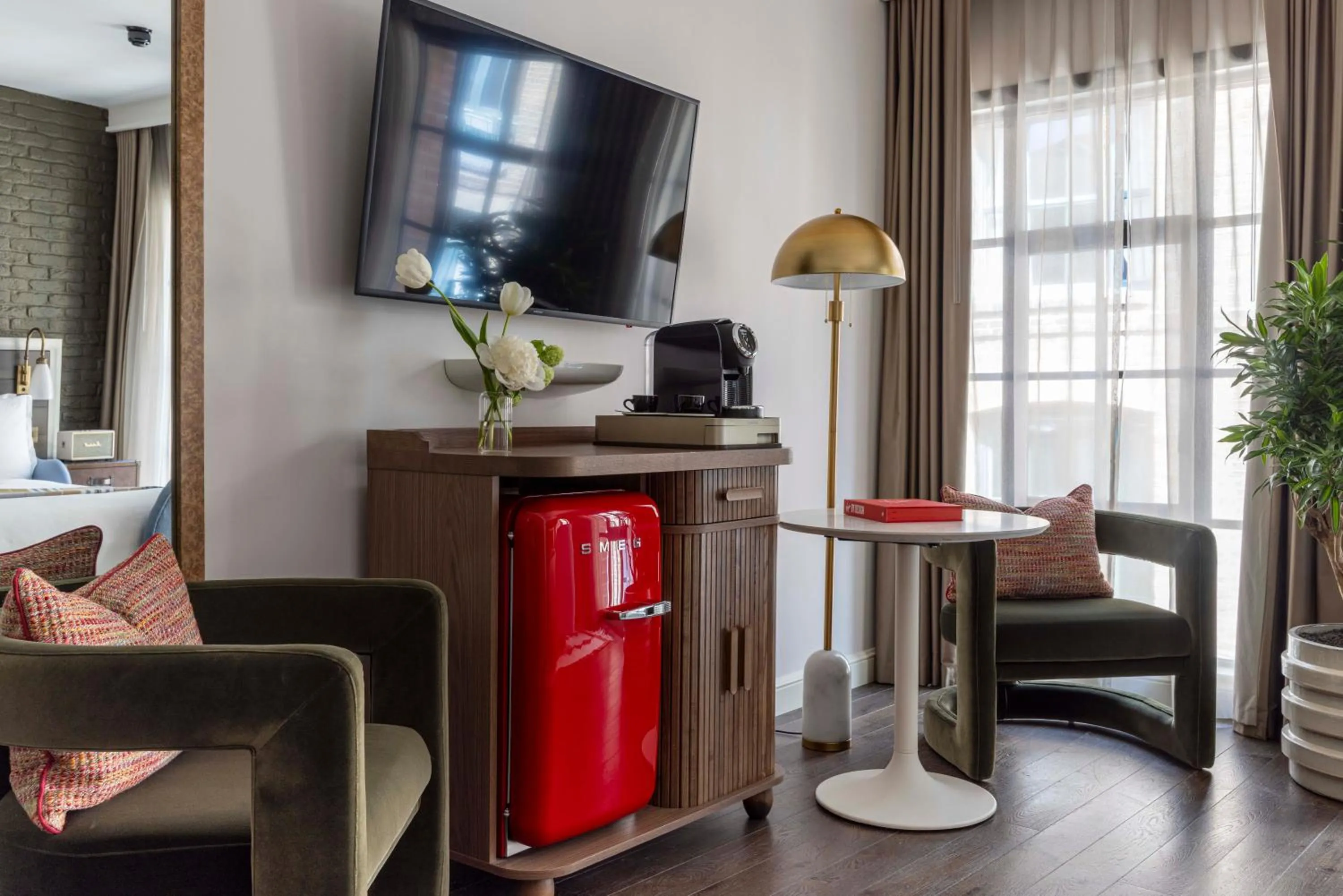 TV and multimedia in Virgin Hotels London - Shoreditch