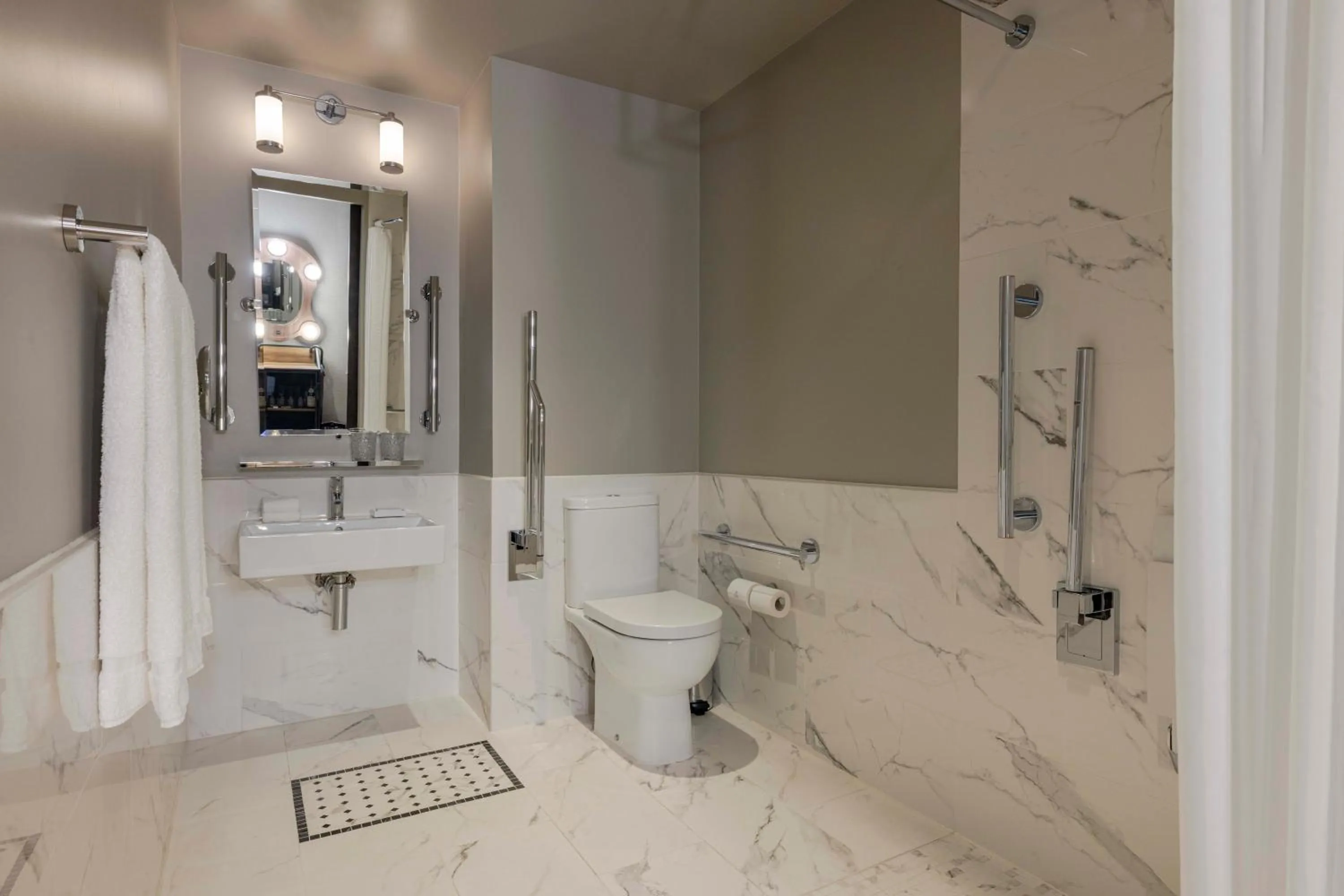 Shower in Mondrian London Shoreditch