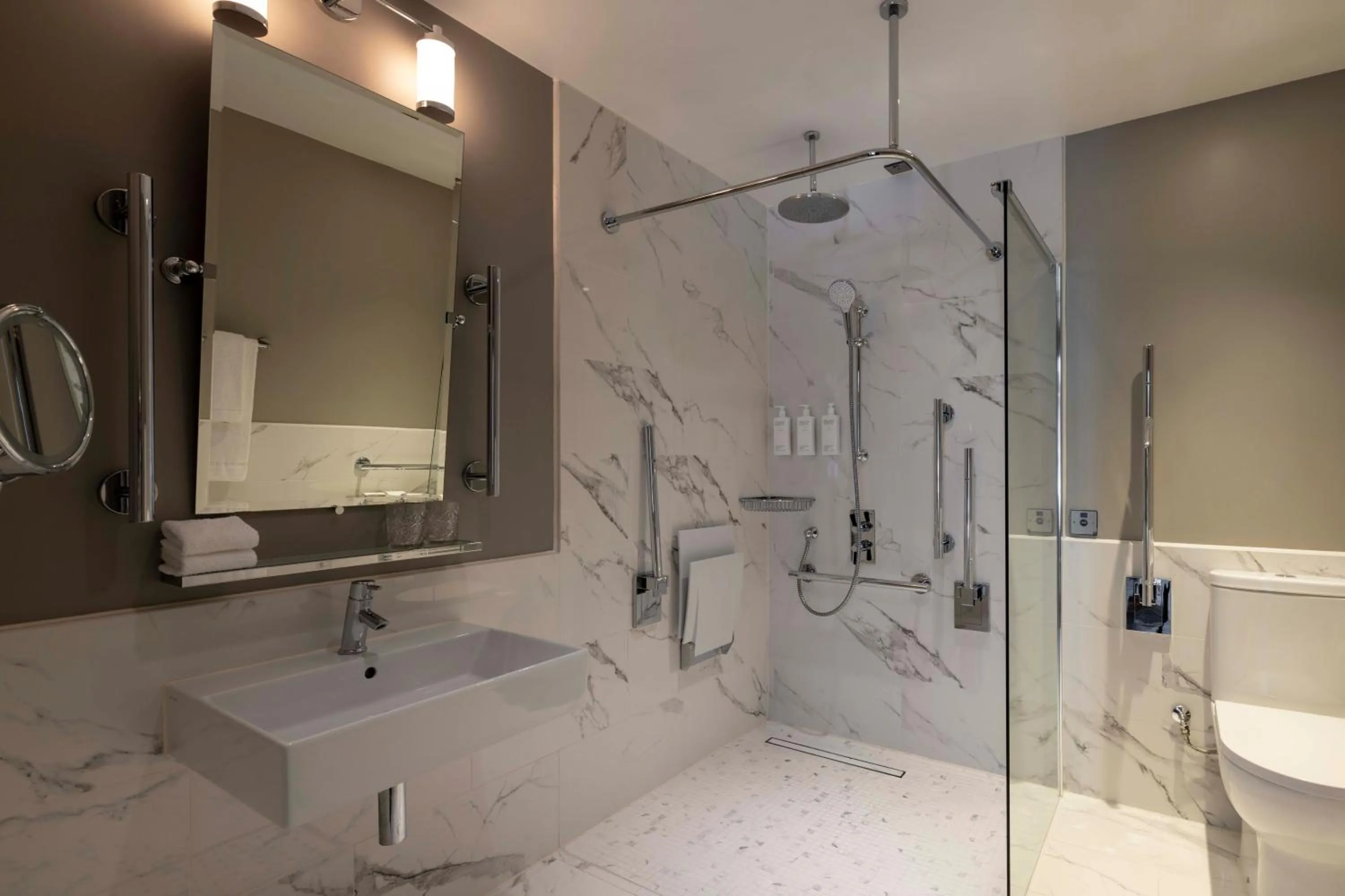 Shower in Mondrian London Shoreditch