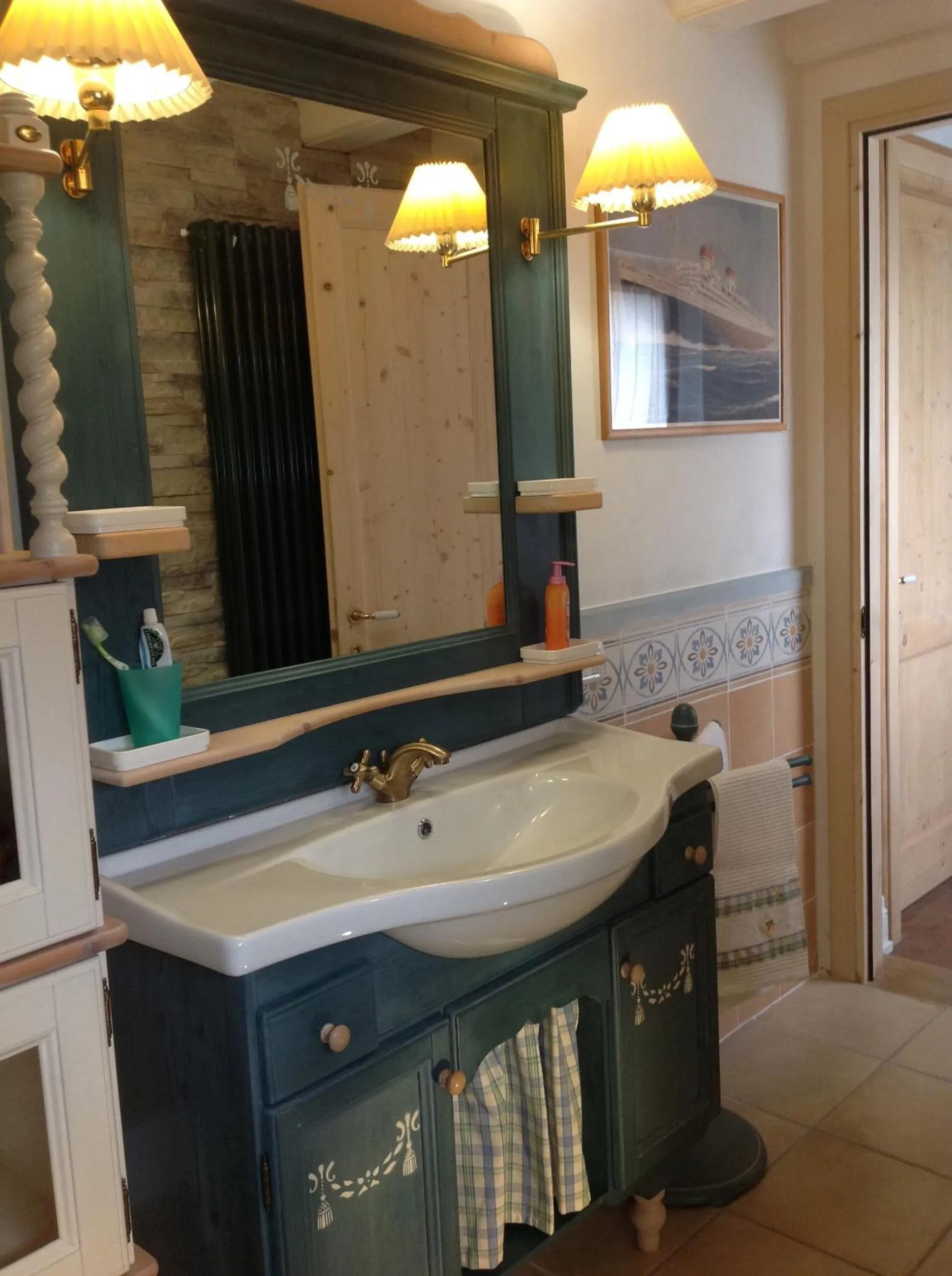 Bathroom in East Wind