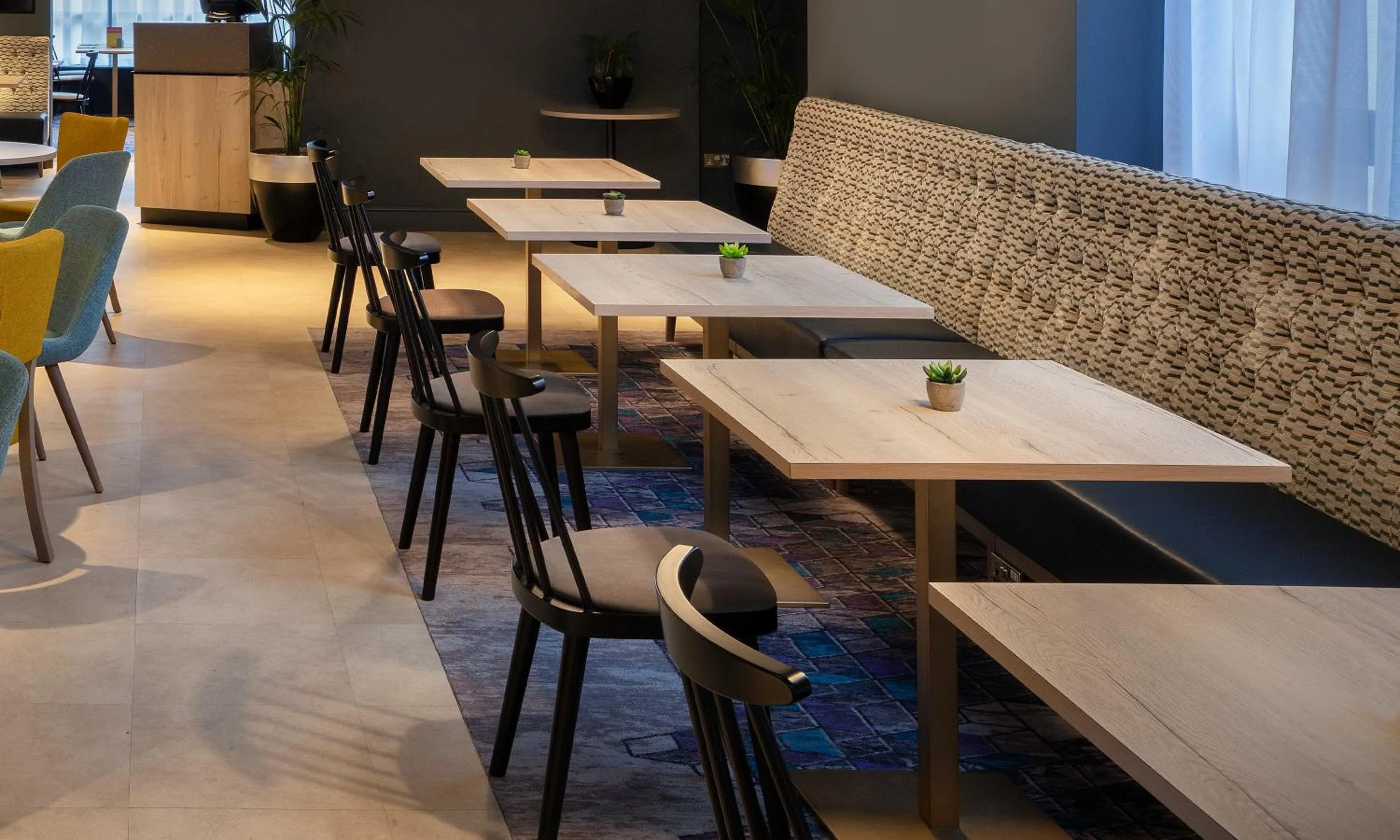 Restaurant/places to eat in Leonardo Hotel London Croydon