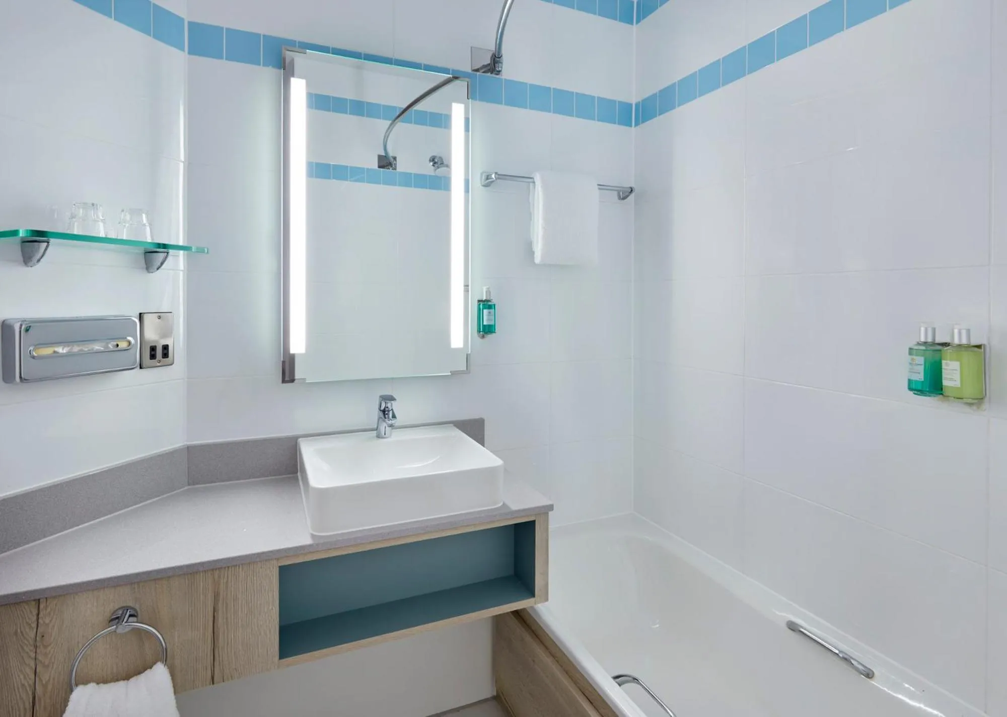 Bathroom in Leonardo Hotel London Croydon