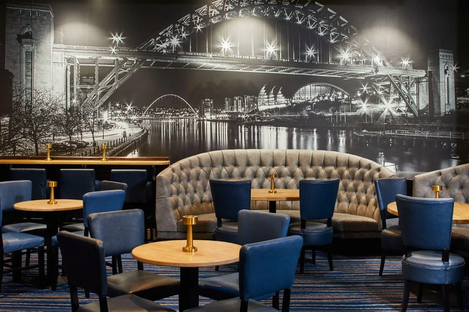 Lounge or bar in Leonardo Hotel Newcastle