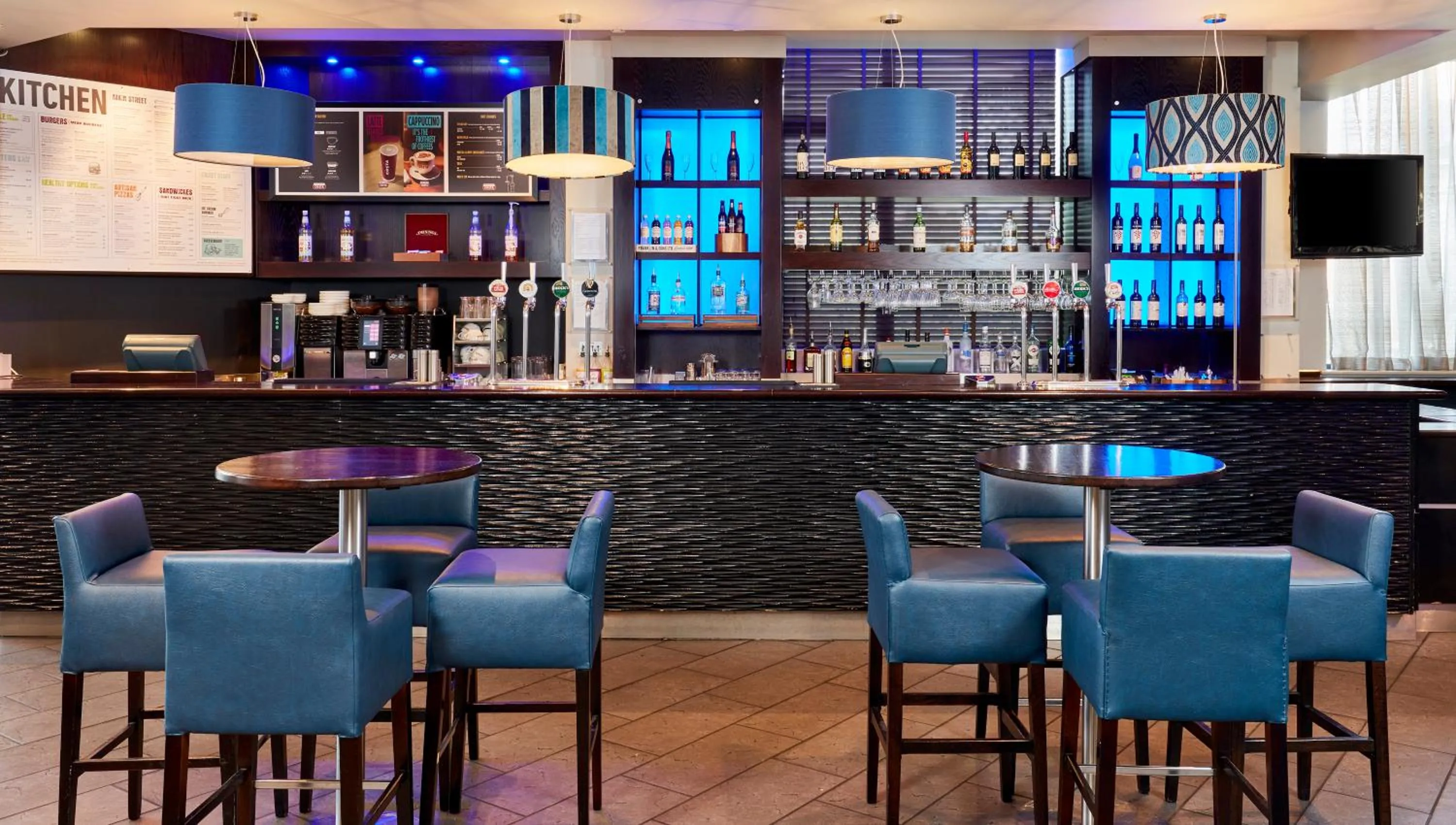 Lounge or bar in Leonardo Hotel Newcastle
