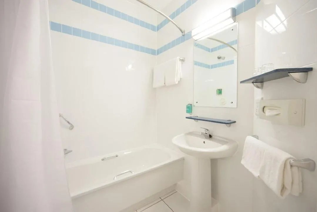 Bathroom in Leonardo Hotel Newcastle