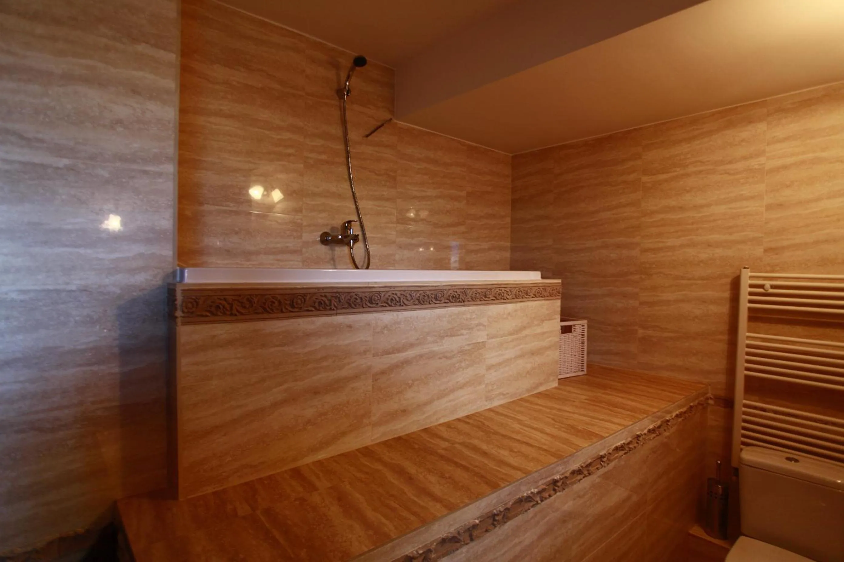 Toilet in Penthouse Renașterii Amazonia