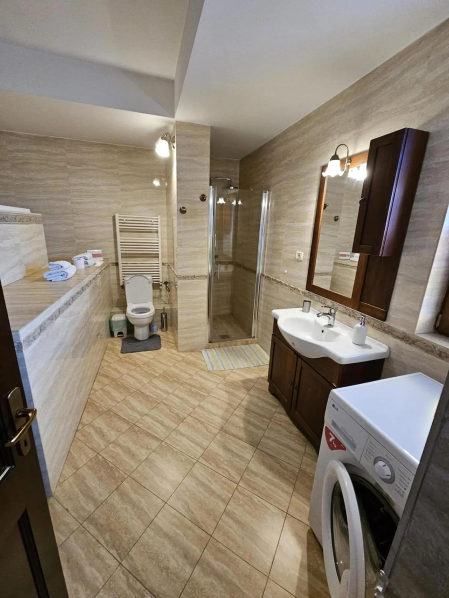 Shower in Penthouse Renașterii Amazonia