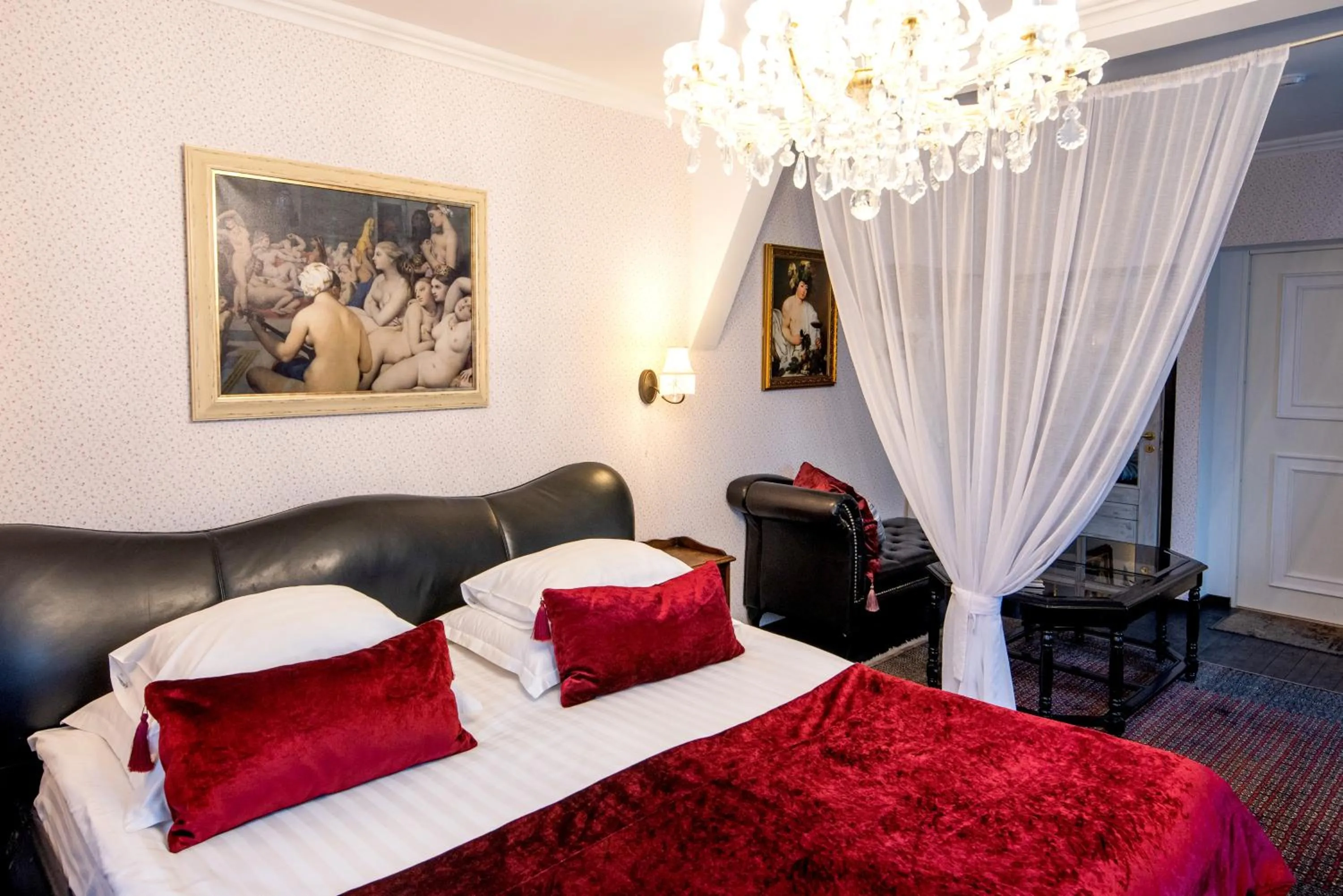 Deluxe Junior Suite with Bath in Vinoteegi Residents