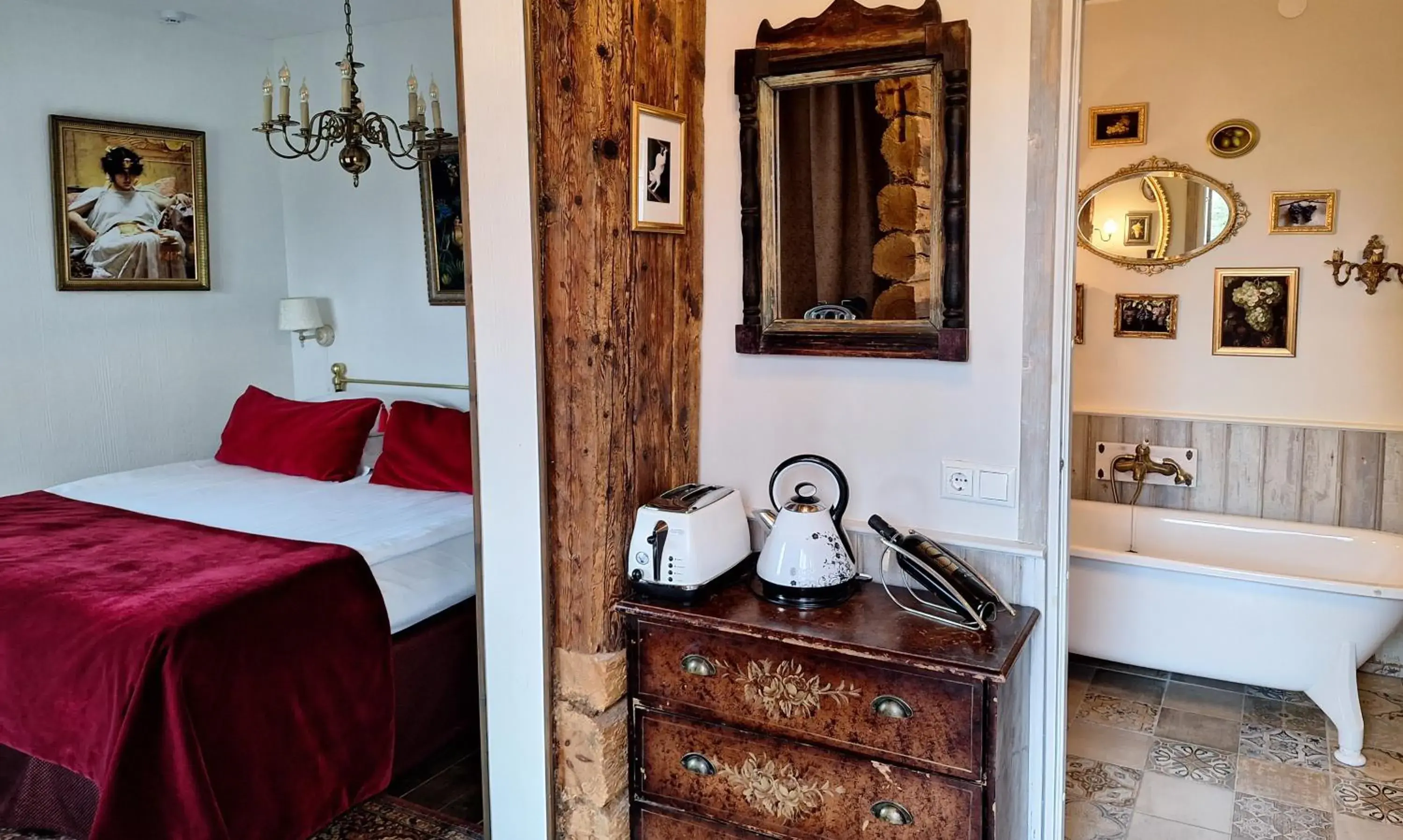Deluxe Double Room with Bath in Vinoteegi Residents Deluxe Double Room with Bath in Vinoteegi Residents