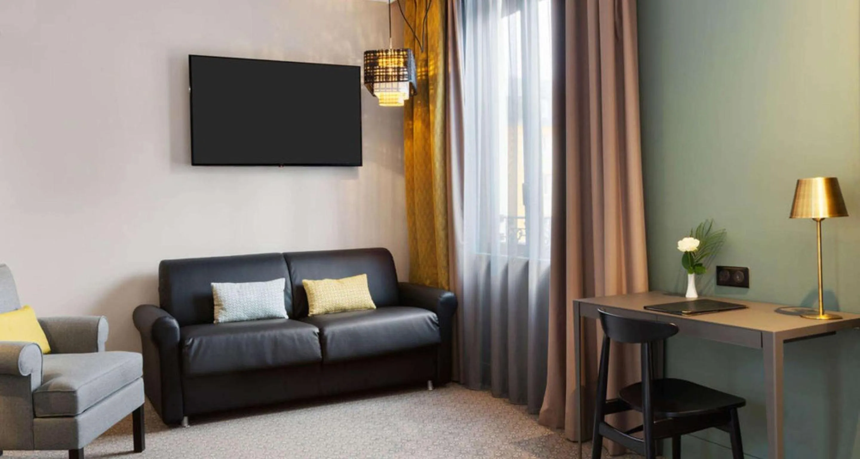 Bedroom in Best Western Plus Hotel de Dieppe 1880