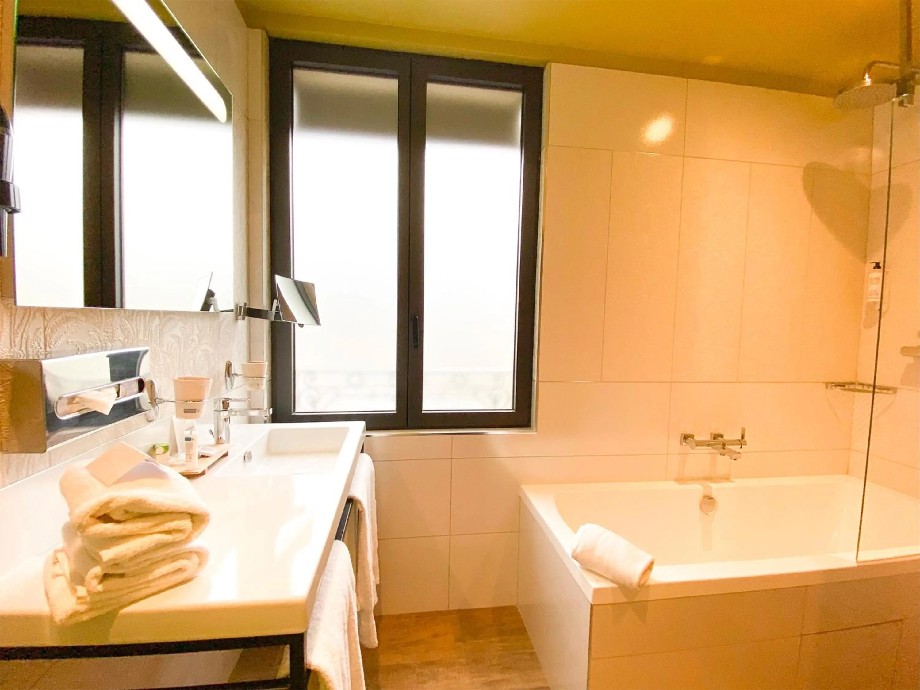 Bathroom in Best Western Plus Hotel de Dieppe 1880