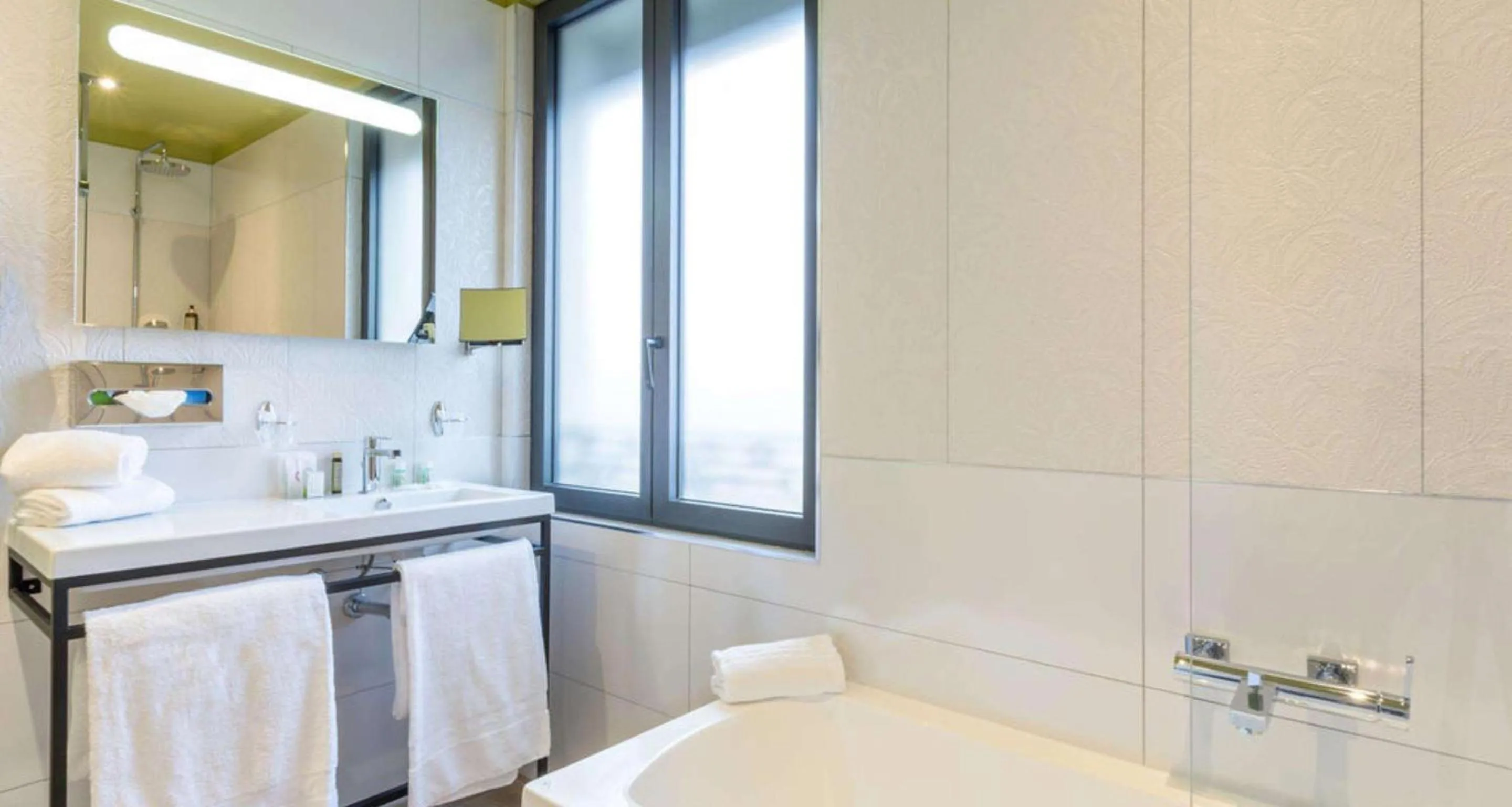 Bedroom in Best Western Plus Hotel de Dieppe 1880