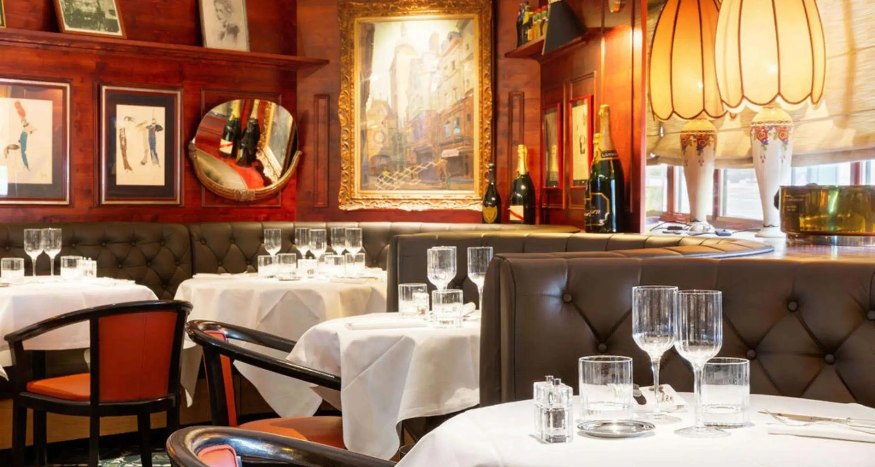 Lounge or bar in Best Western Plus Hotel de Dieppe 1880 Lounge or bar in Best Western Plus Hotel de Dieppe 1880