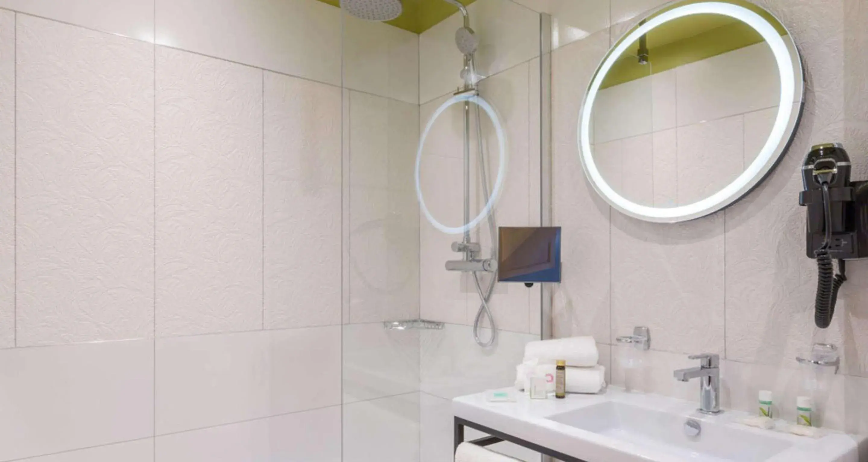 Bedroom in Best Western Plus Hotel de Dieppe 1880 Bedroom in Best Western Plus Hotel de Dieppe 1880