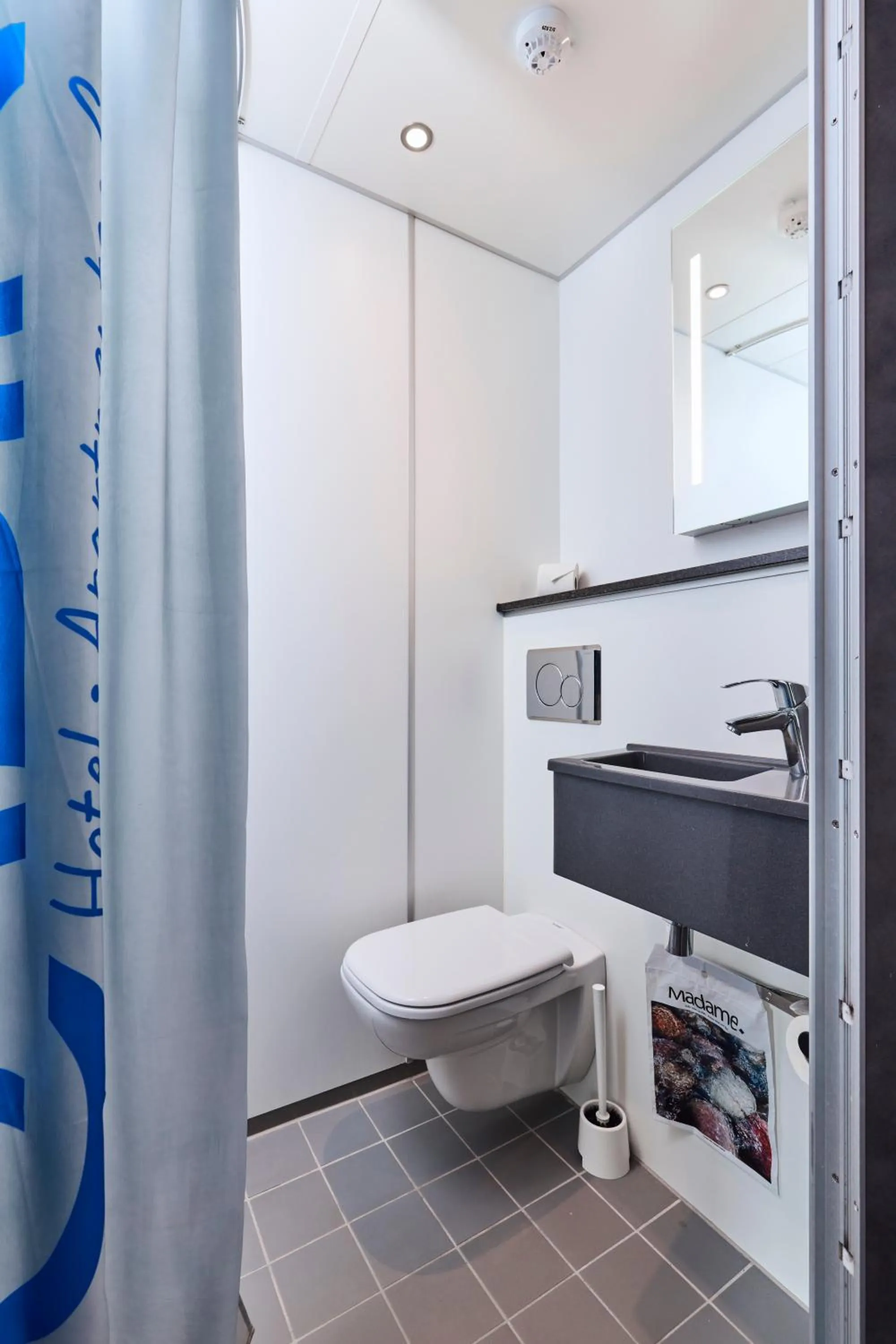 Shower in Hotel Cabinn Vejle