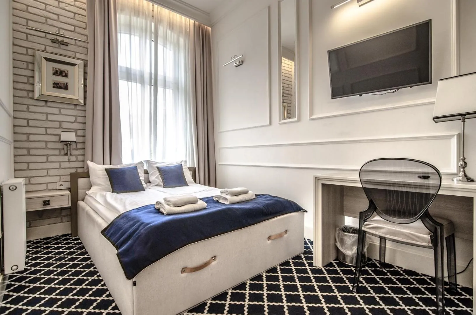 TV and multimedia, Bed in Willa Legenda Hotel Adults Only