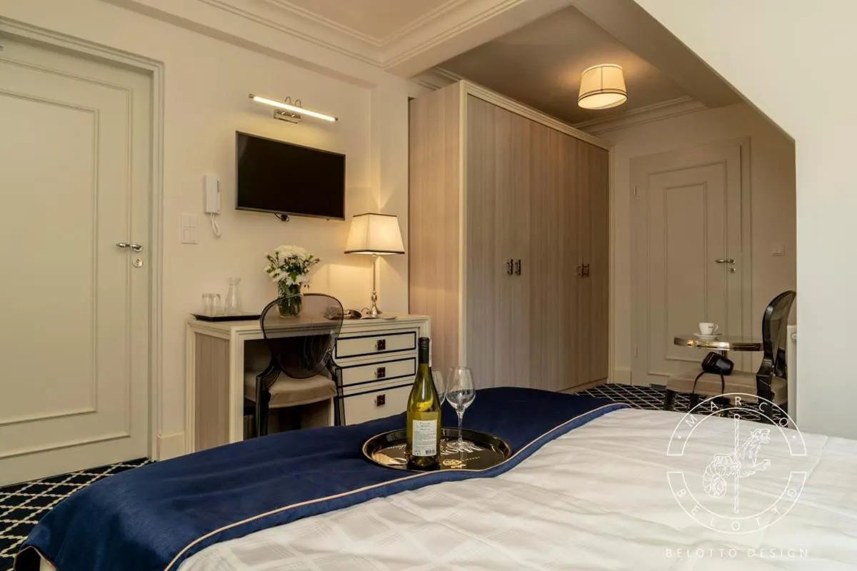 TV and multimedia, Bed in Willa Legenda Hotel Adults Only