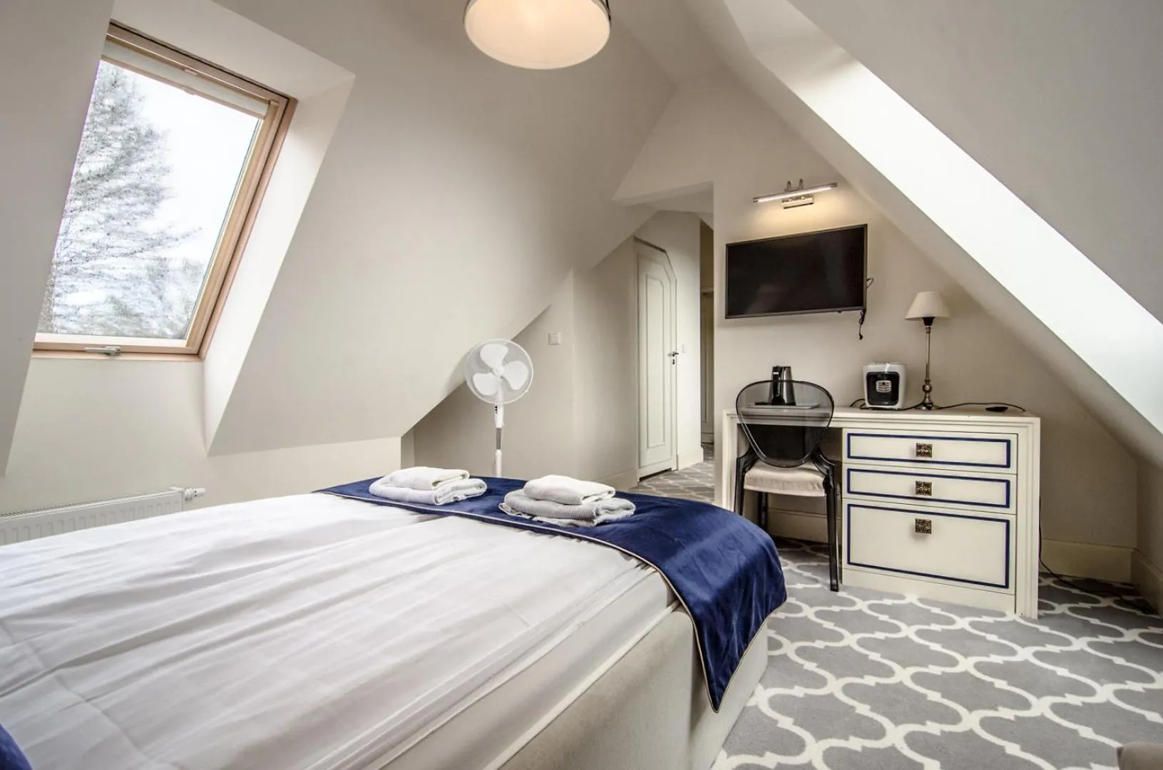 TV and multimedia, Bed in Willa Legenda Hotel Adults Only