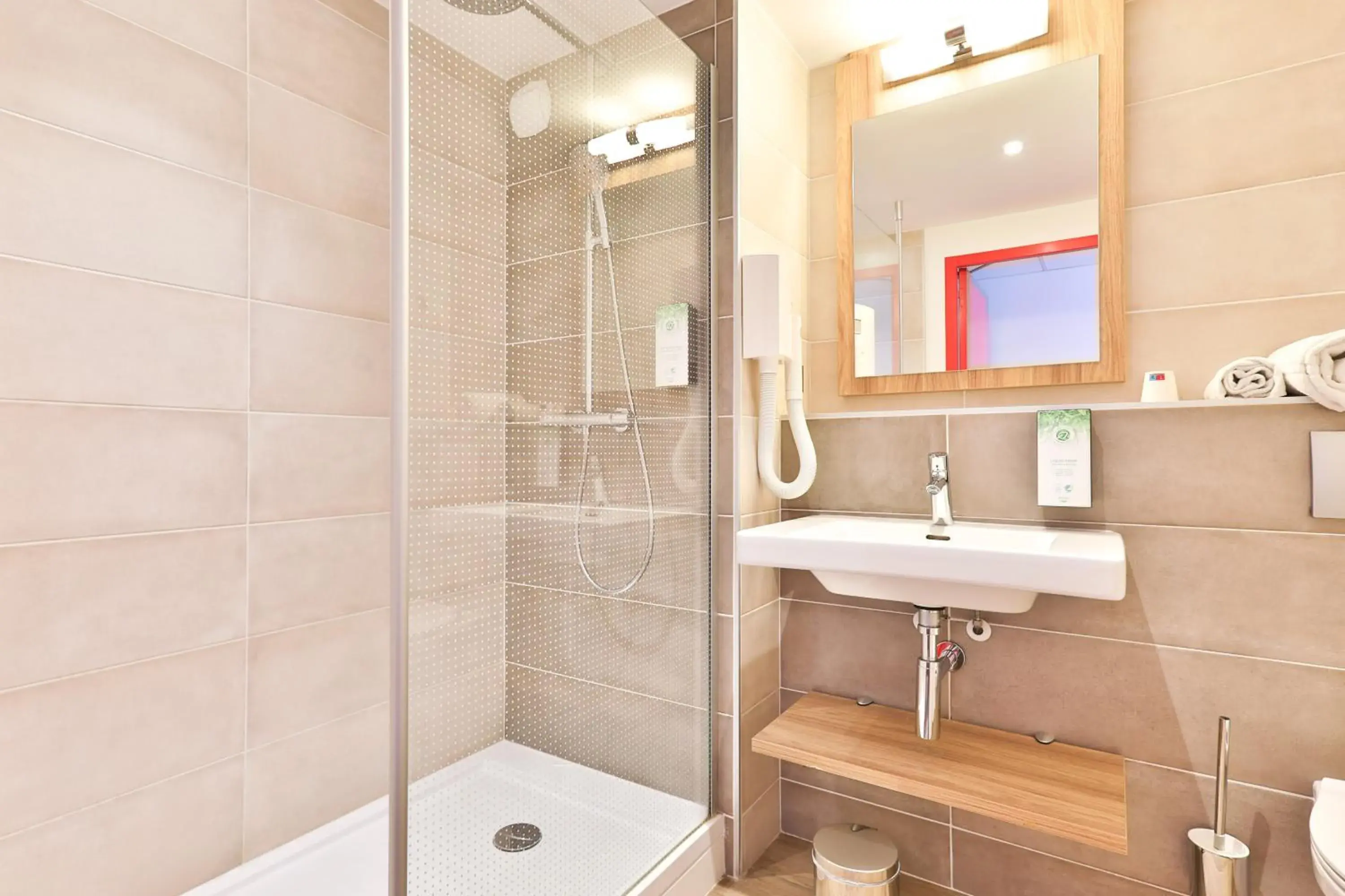 Bathroom in Kyriad Pontarlier Bathroom in Kyriad Pontarlier