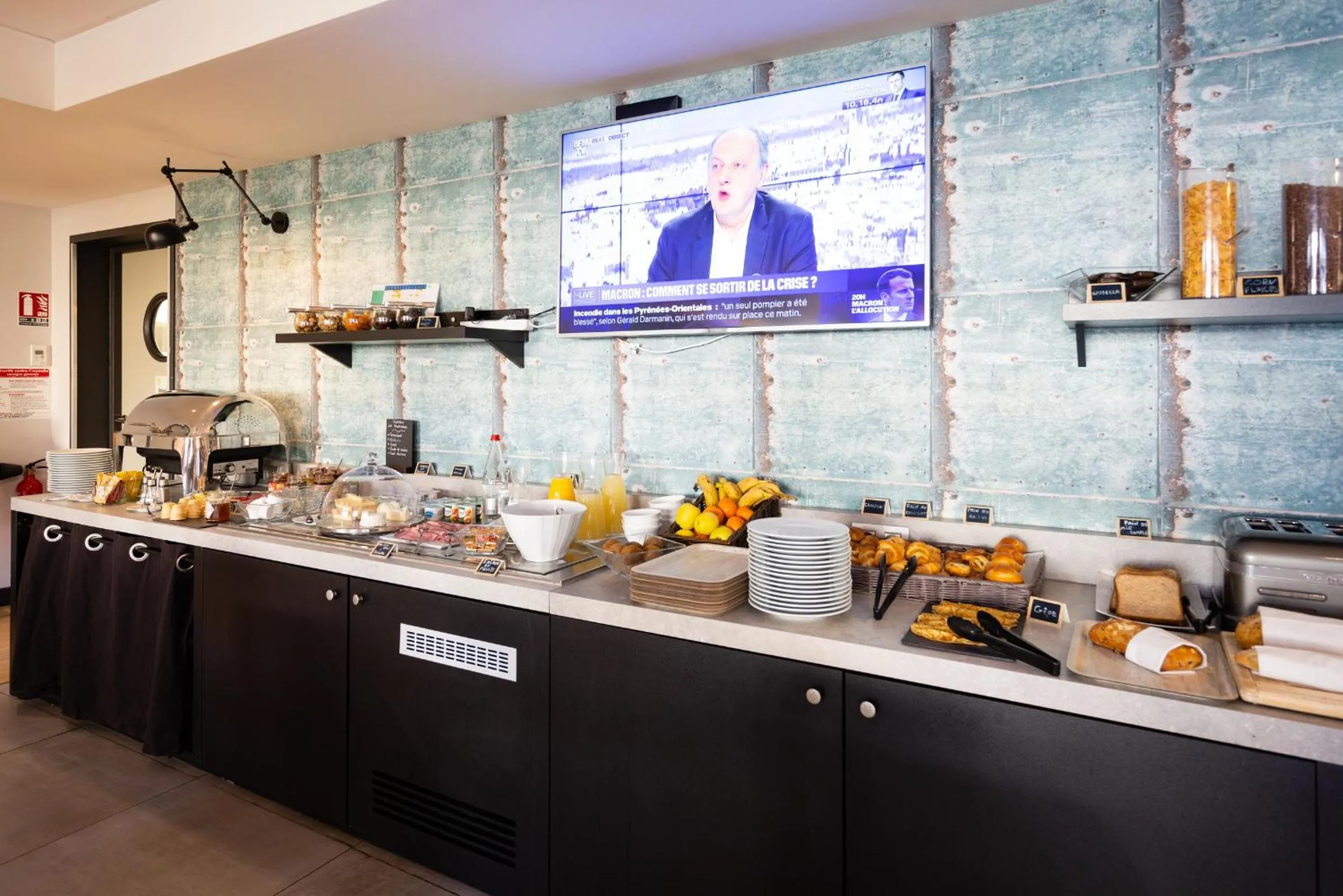 TV and multimedia in Campanile Limoges Centre - Gare