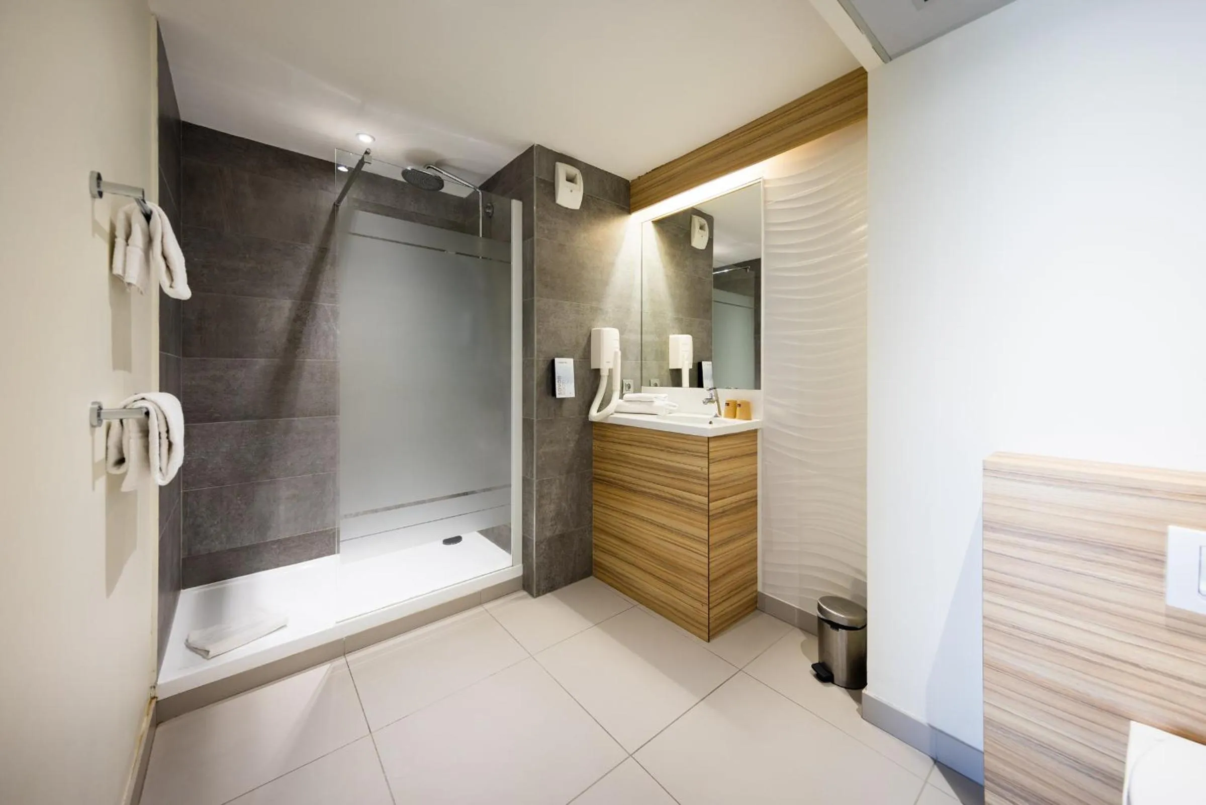 Toilet in Campanile Limoges Centre - Gare