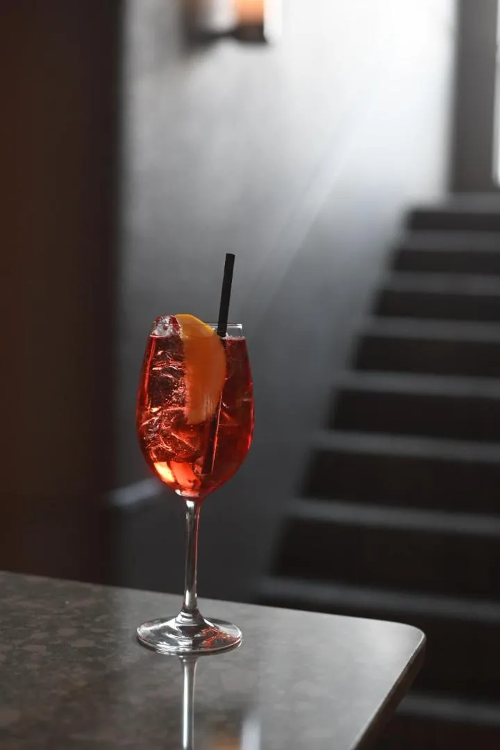 Restaurant/places to eat in Hotel Local 101