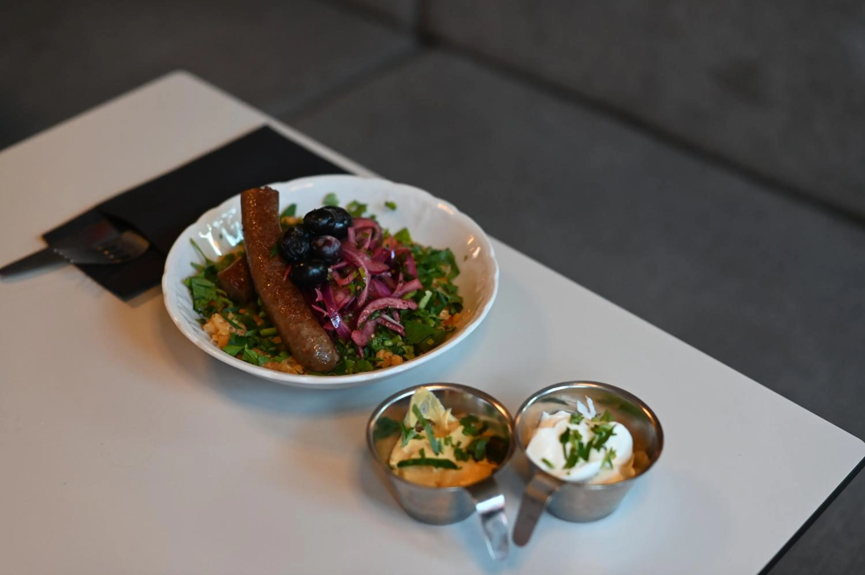 Restaurant/places to eat in Hotel Local 101