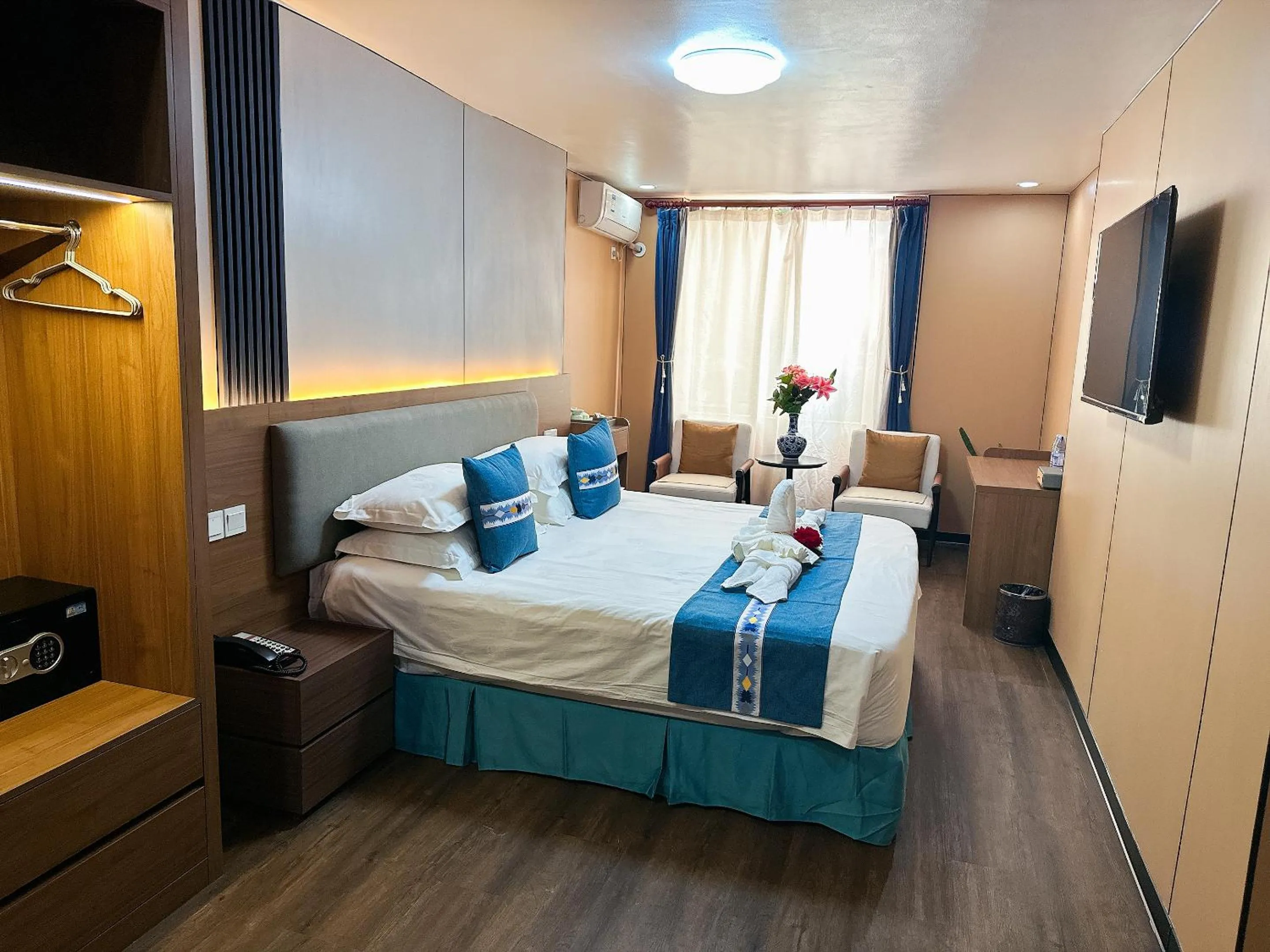 TV and multimedia in Nanjing Restaurant & Motel