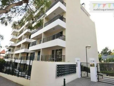 Property building in Apartamento Infante