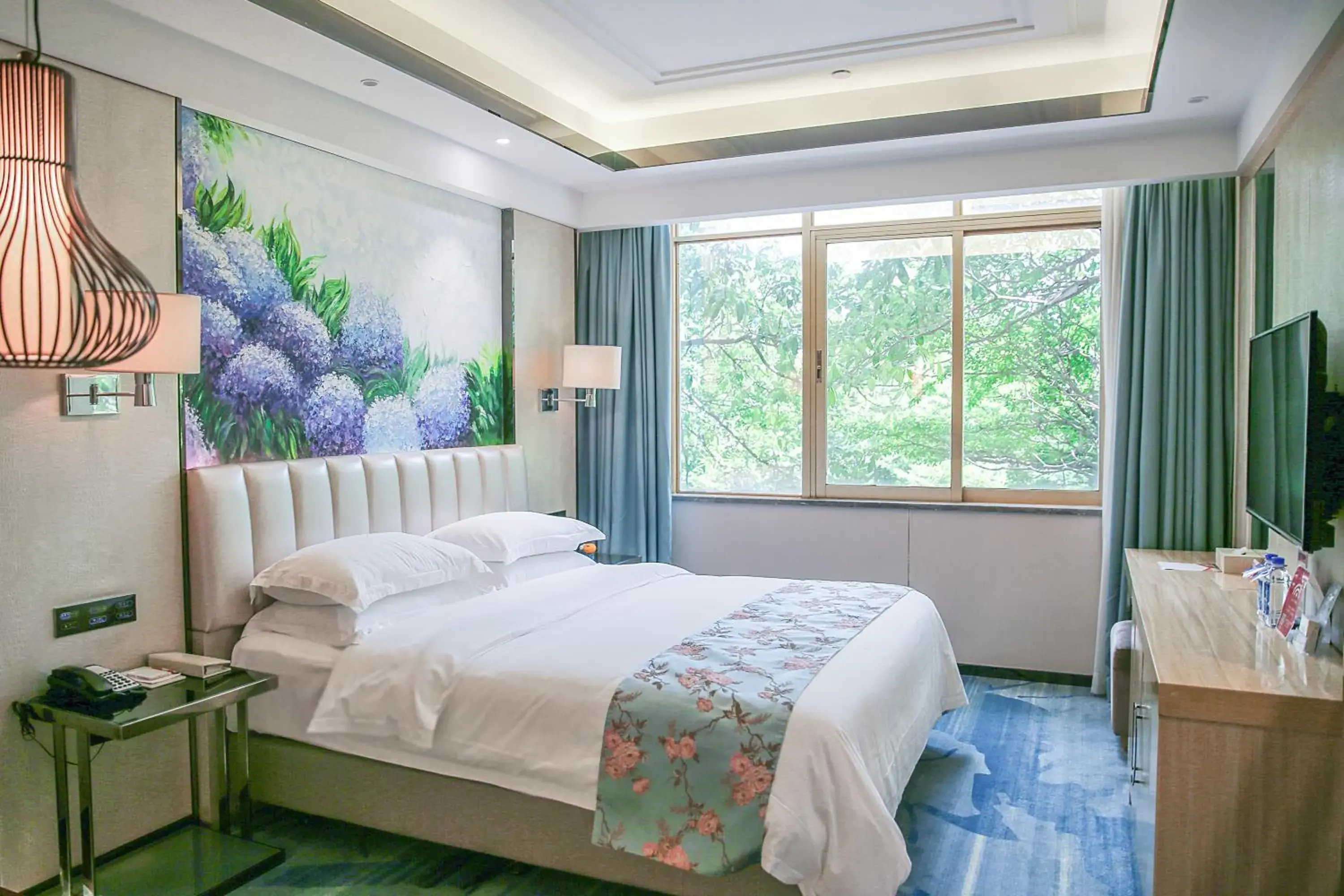 Bedroom, Bed in Ramada Shenzhen Baoan