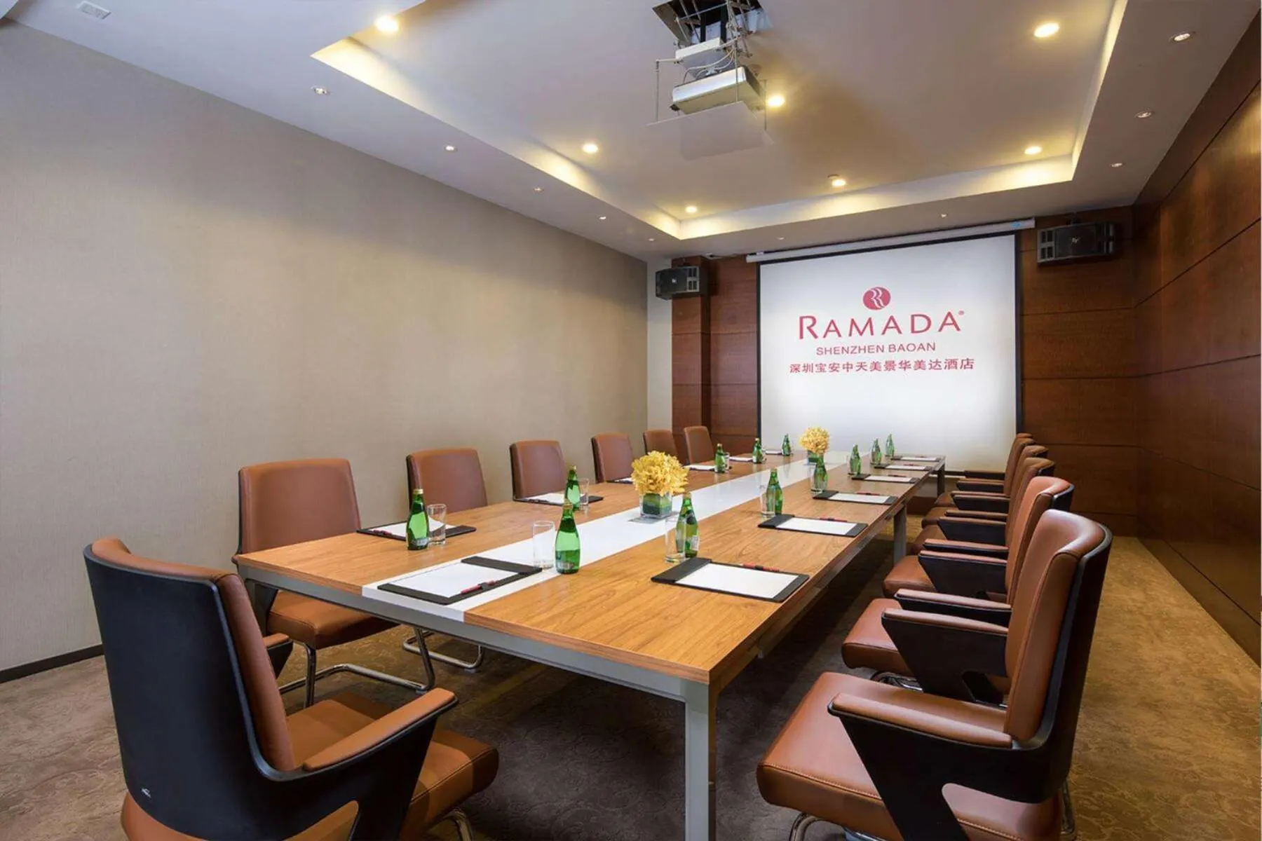 Meeting/conference room in Ramada Shenzhen Baoan