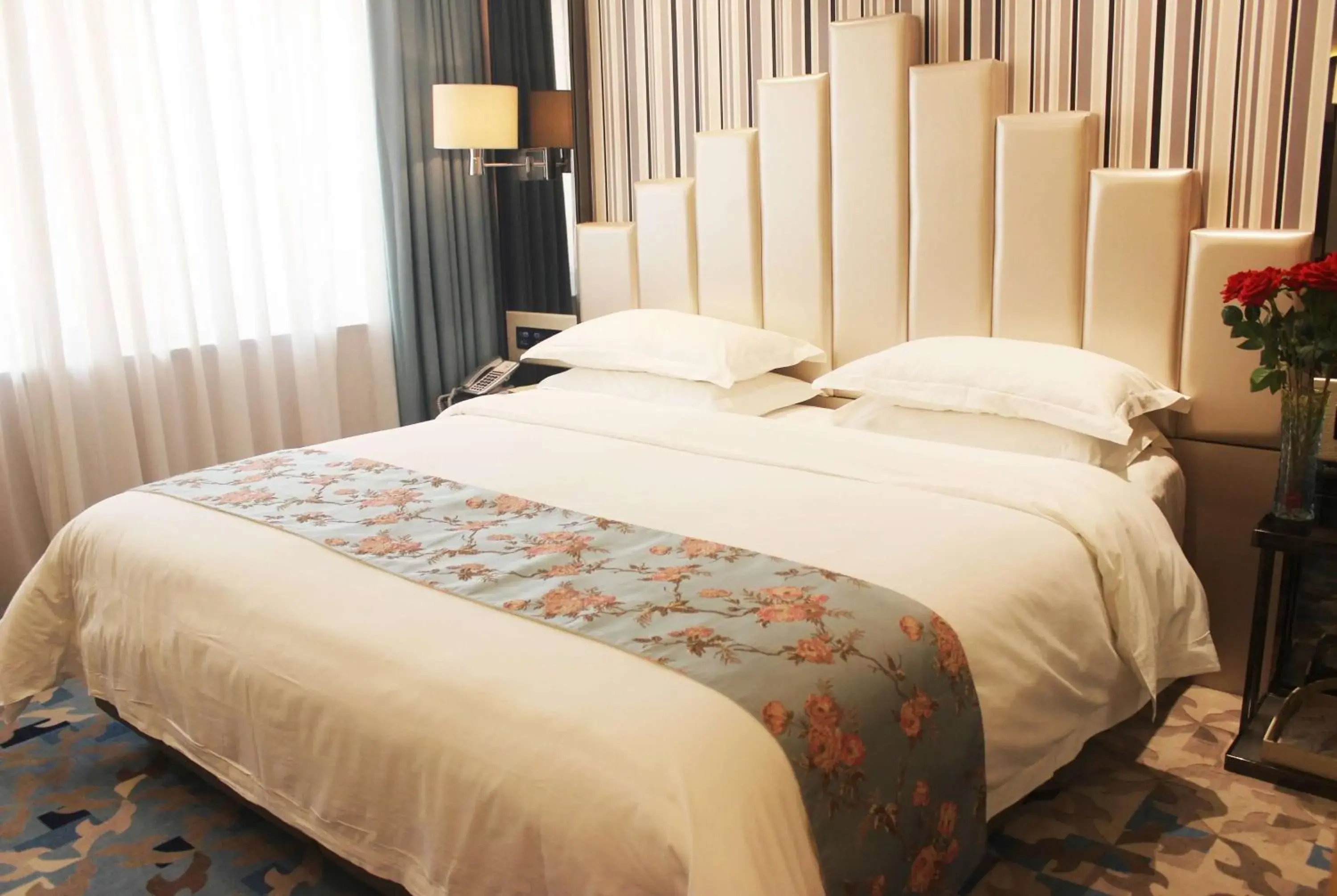 Food and drinks, Bed in Ramada Shenzhen Baoan