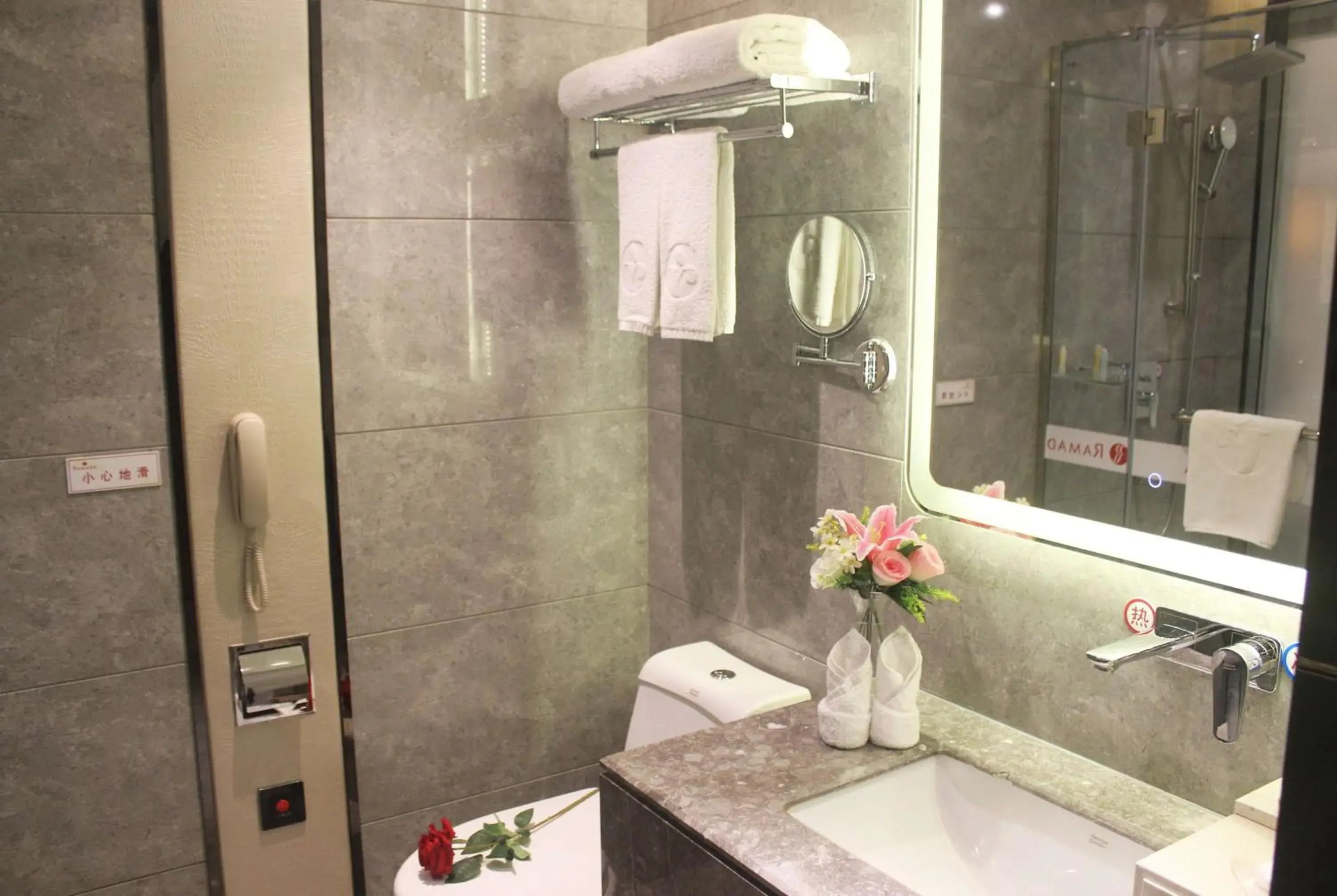 Food and drinks, Bathroom in Ramada Shenzhen Baoan