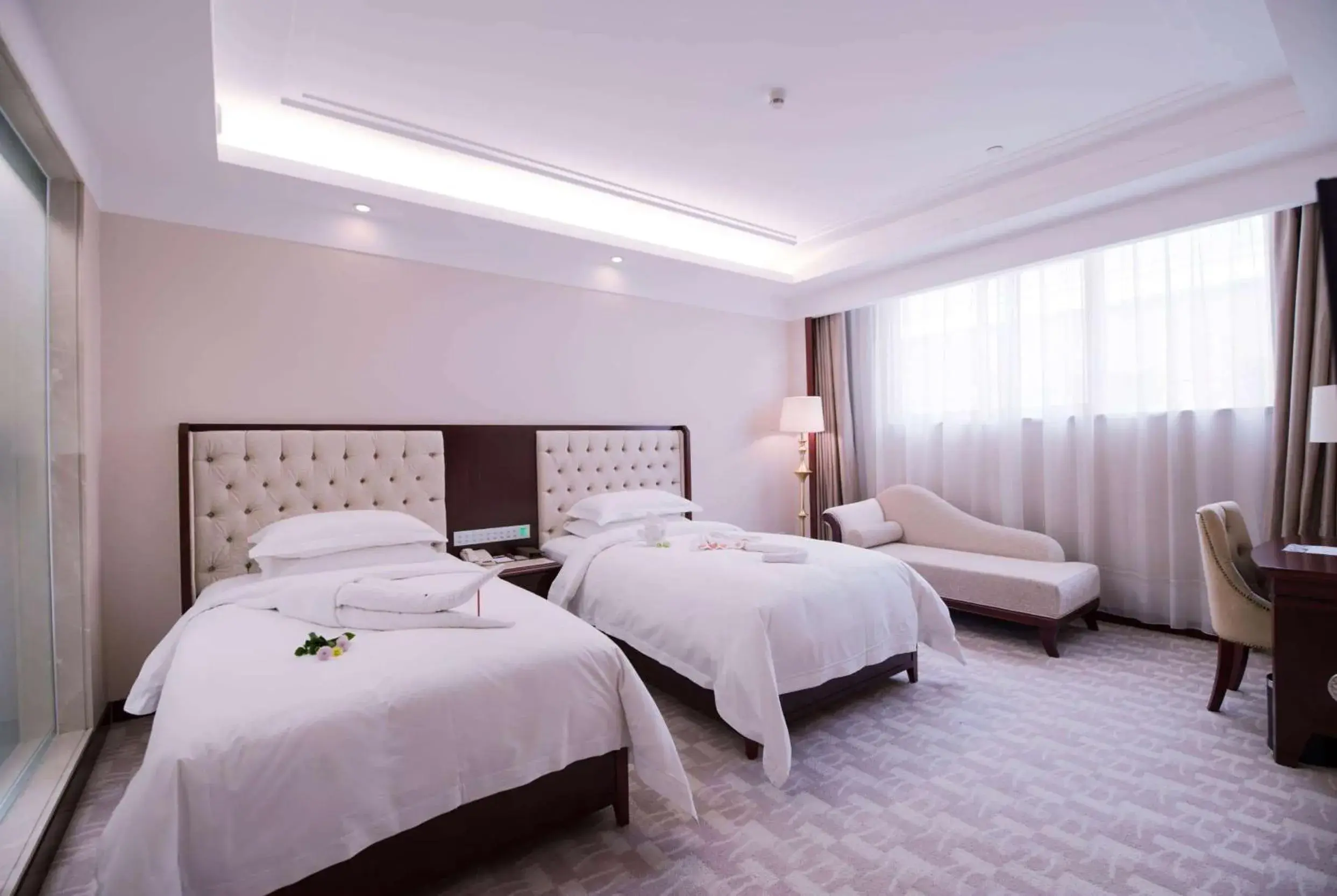Food and drinks, Bed in Ramada Shenzhen Baoan