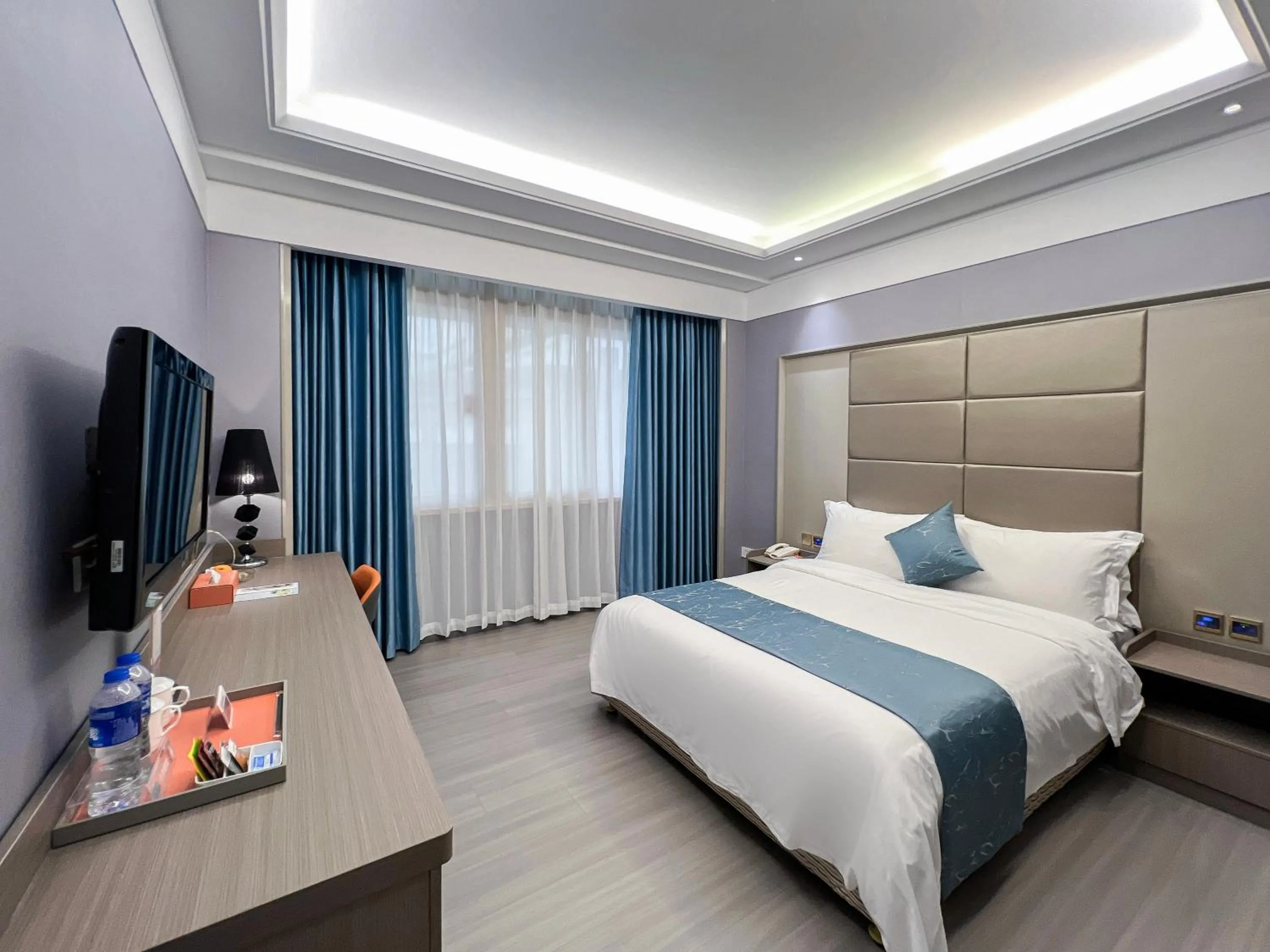 Bed in Ramada Shenzhen Baoan