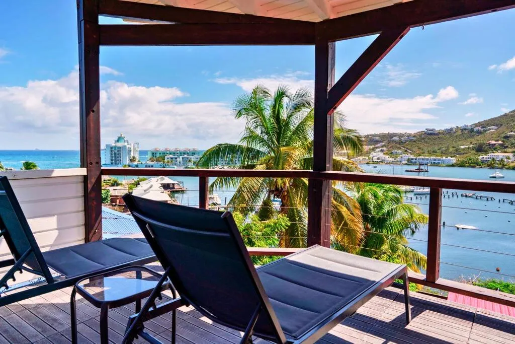 Patio in Les Balcons d'Oyster Pond