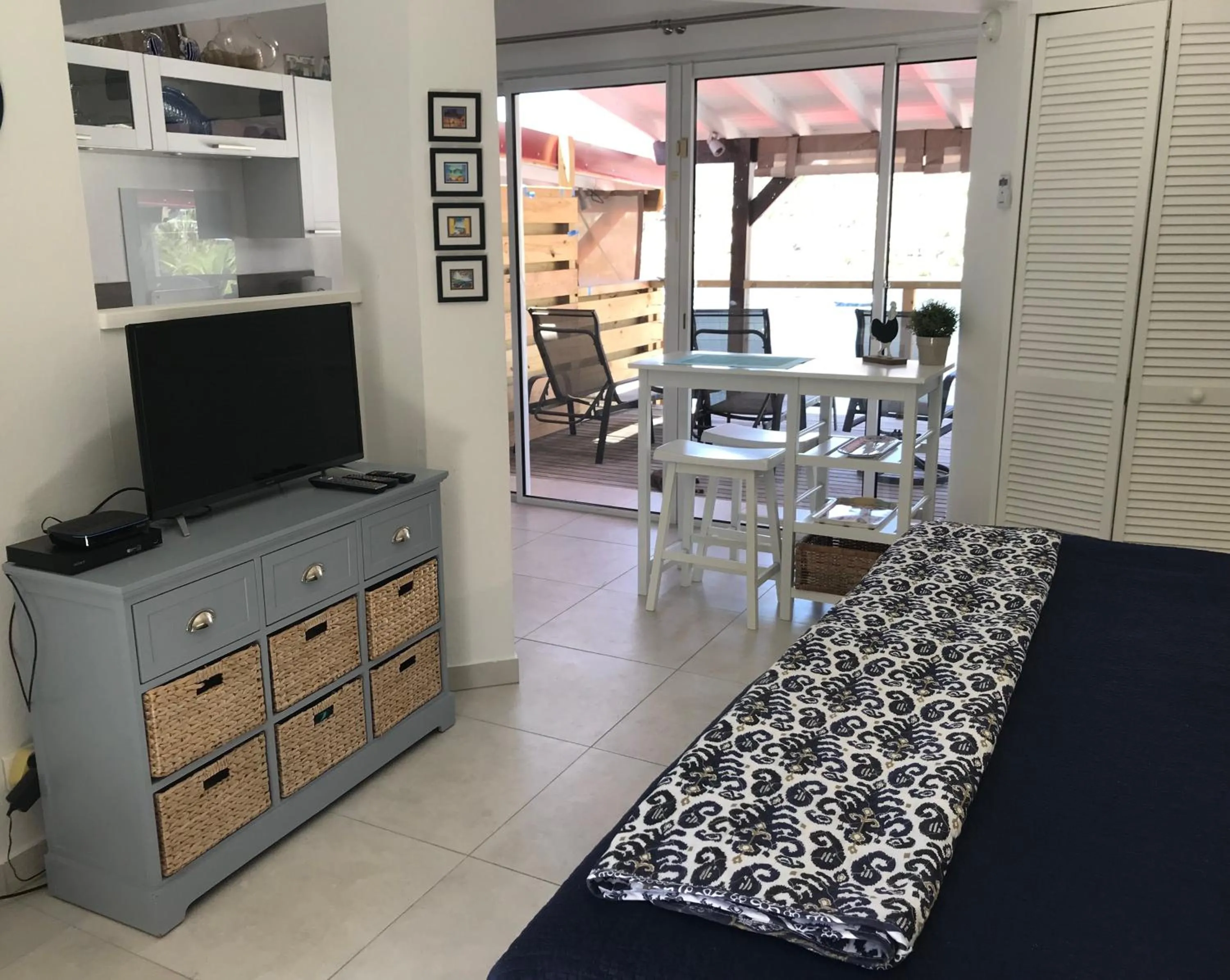 Photo of the whole room in Les Balcons d'Oyster Pond