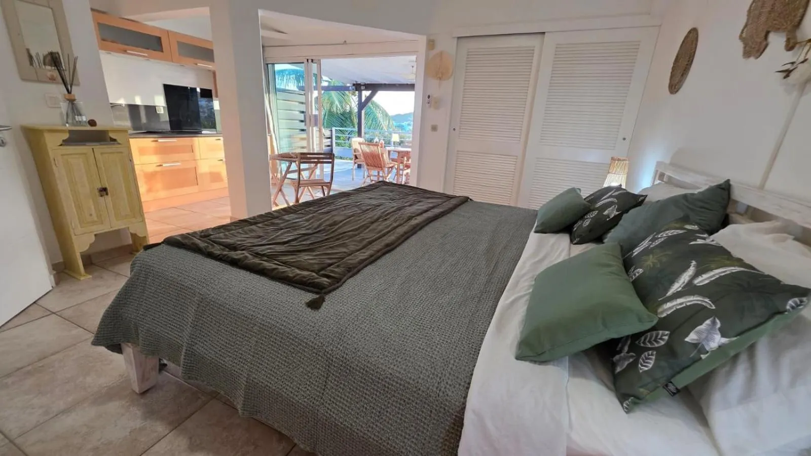 Bed in Les Balcons d'Oyster Pond