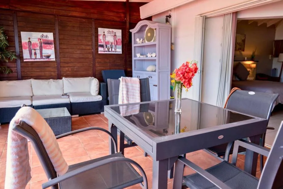 Patio in Les Balcons d'Oyster Pond