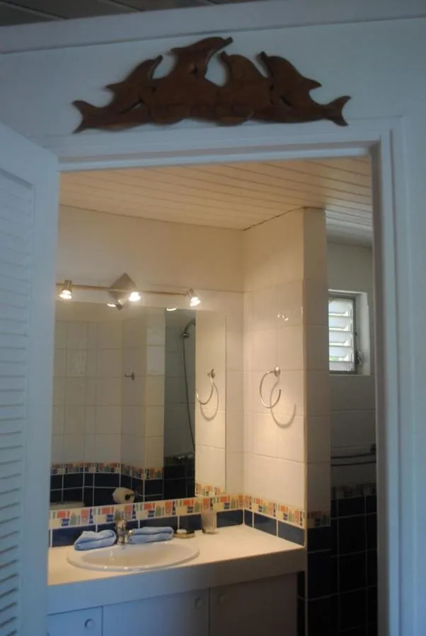Bathroom in Les Balcons d'Oyster Pond