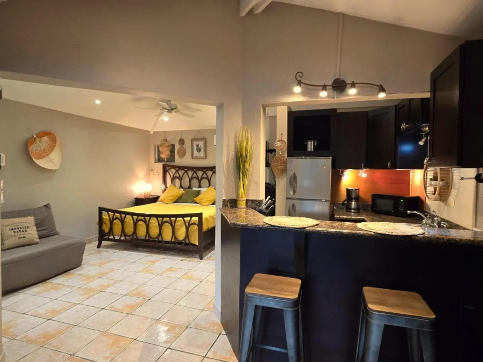 Photo of the whole room in Les Balcons d'Oyster Pond