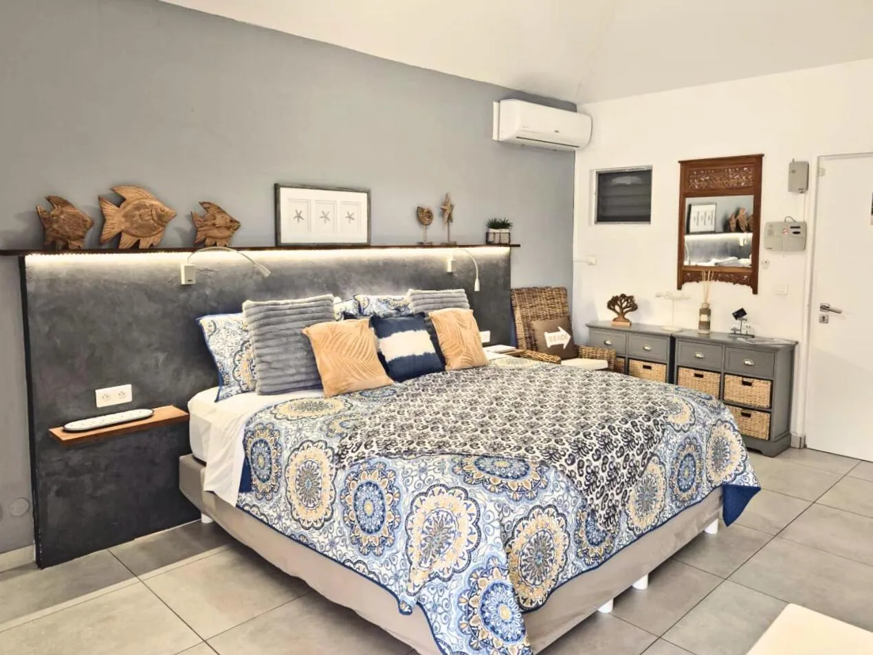 Bed in Les Balcons d'Oyster Pond