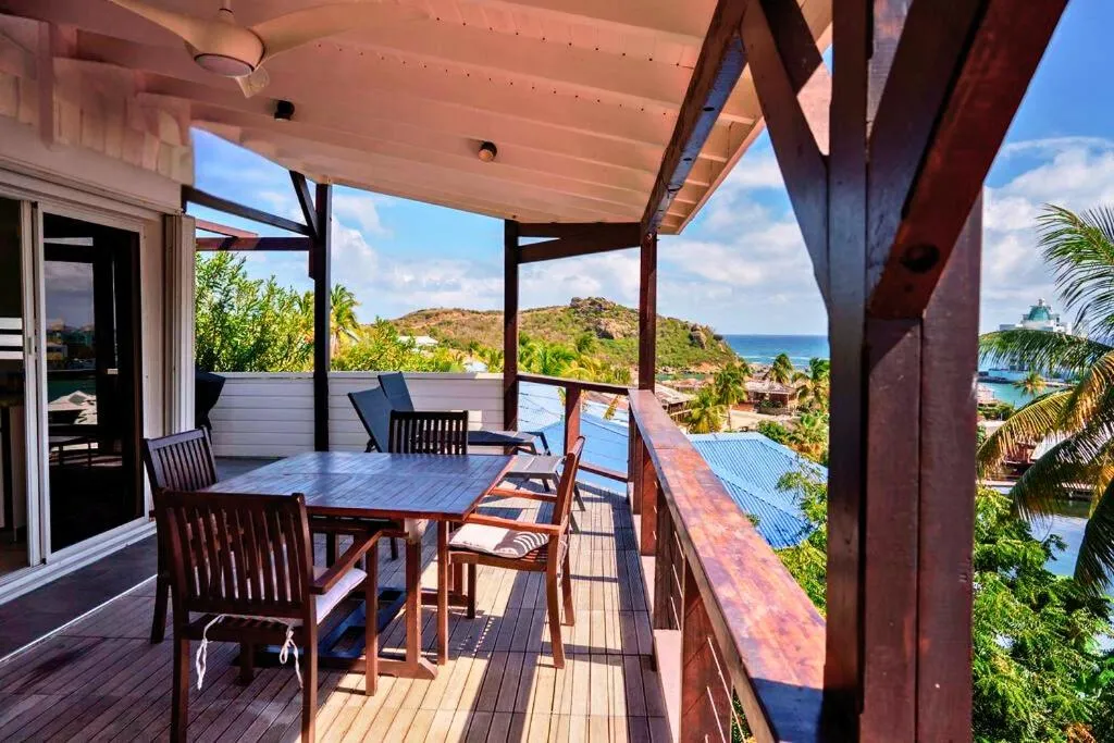 Patio in Les Balcons d'Oyster Pond