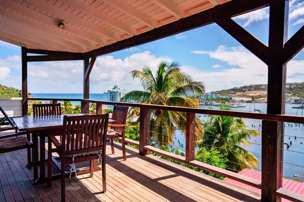 Patio in Les Balcons d'Oyster Pond