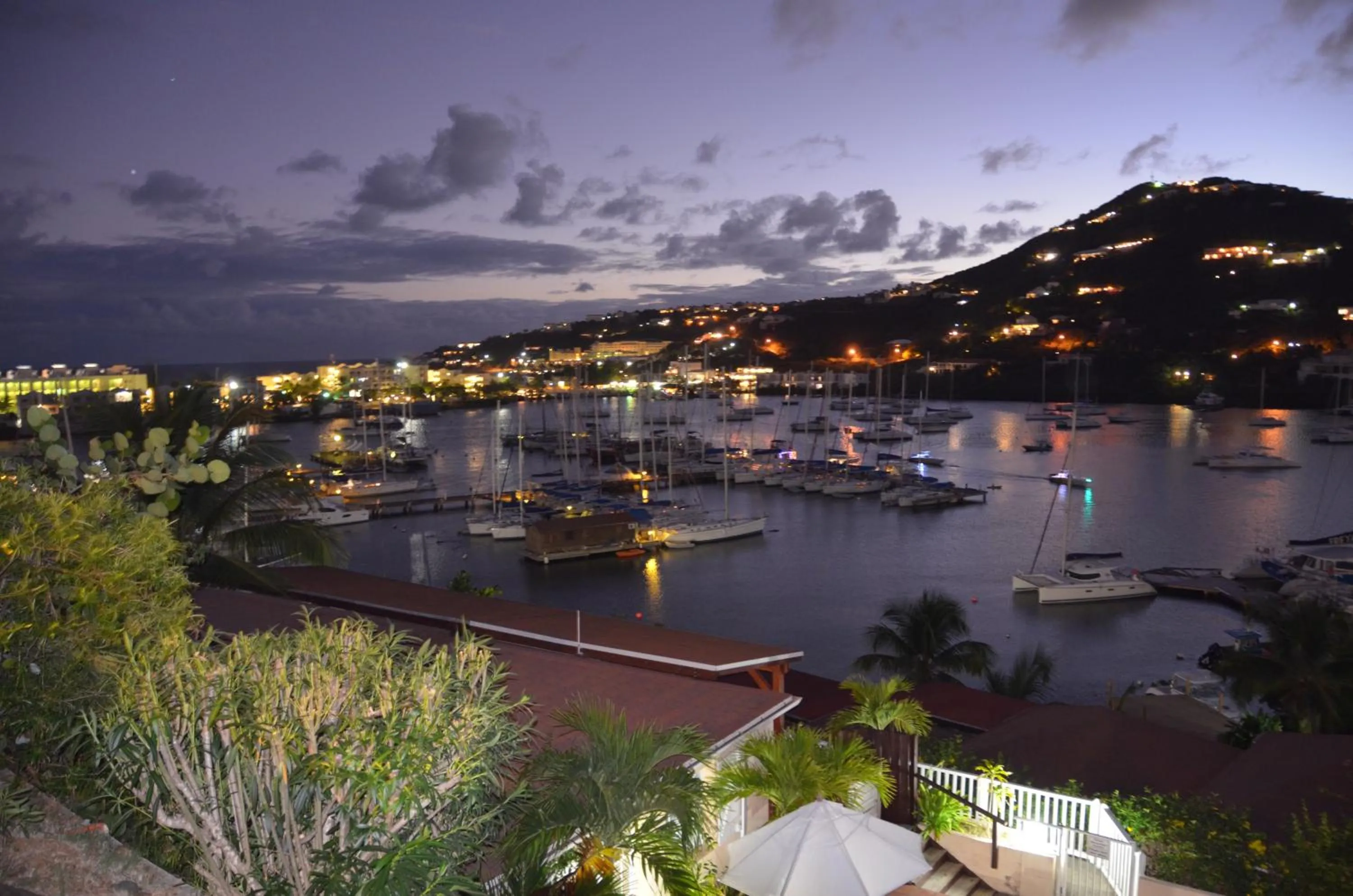 Sea view in Les Balcons d'Oyster Pond