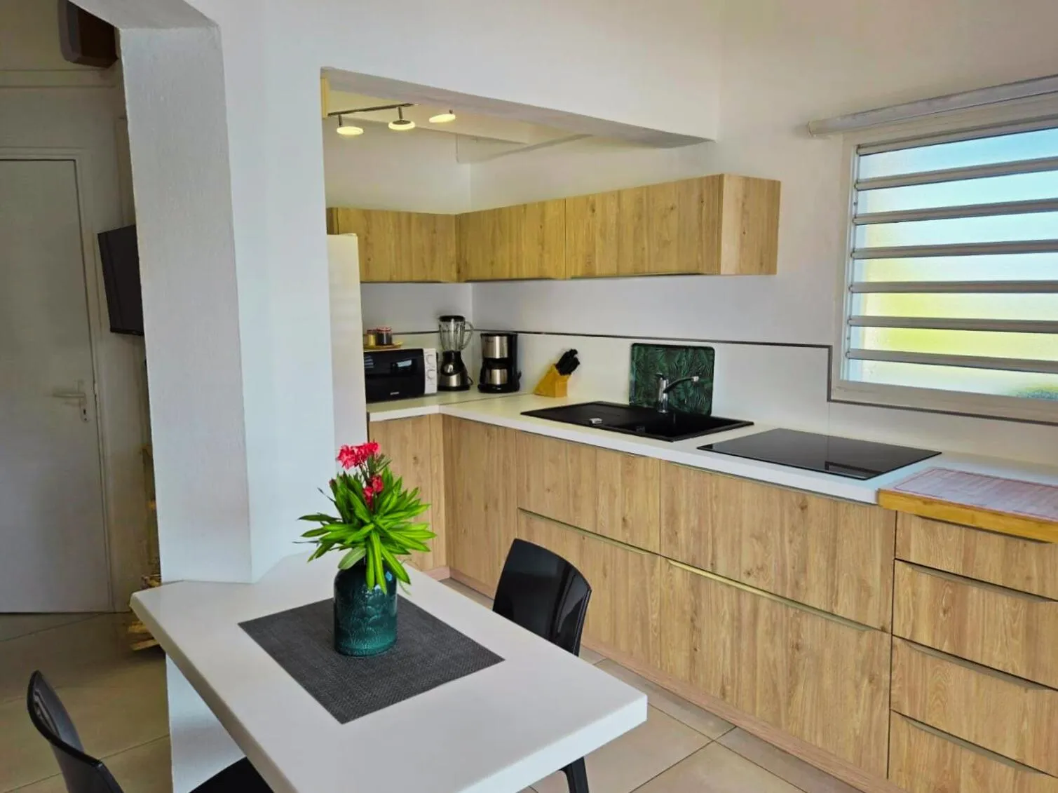 Kitchen or kitchenette in Les Balcons d'Oyster Pond